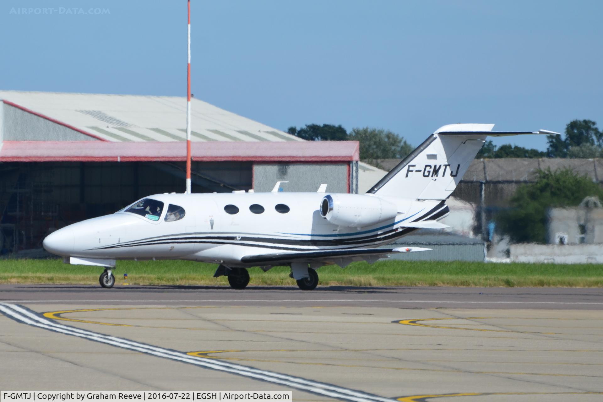 F-GMTJ, 2009 Cessna 510 Citation Mustang Citation Mustang C/N 510-0222, Just landed at Norwich.