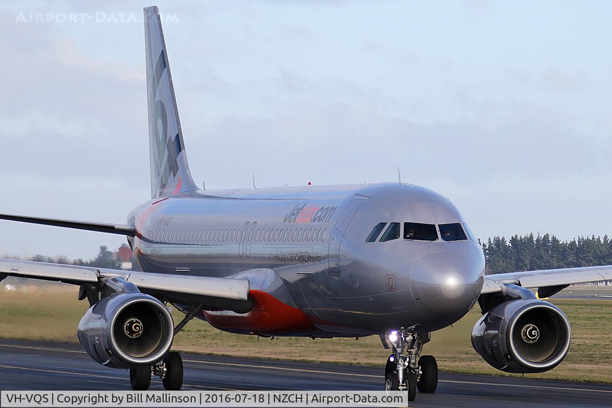 VH-VQS, 2005 Airbus A320-232 C/N 2515, taxiing to A2