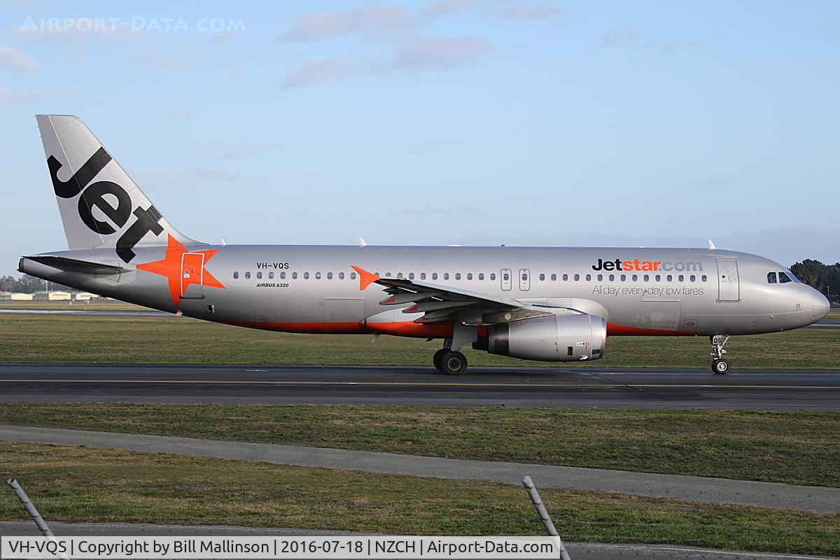 VH-VQS, 2005 Airbus A320-232 C/N 2515, taxi to A2 for r/w 20