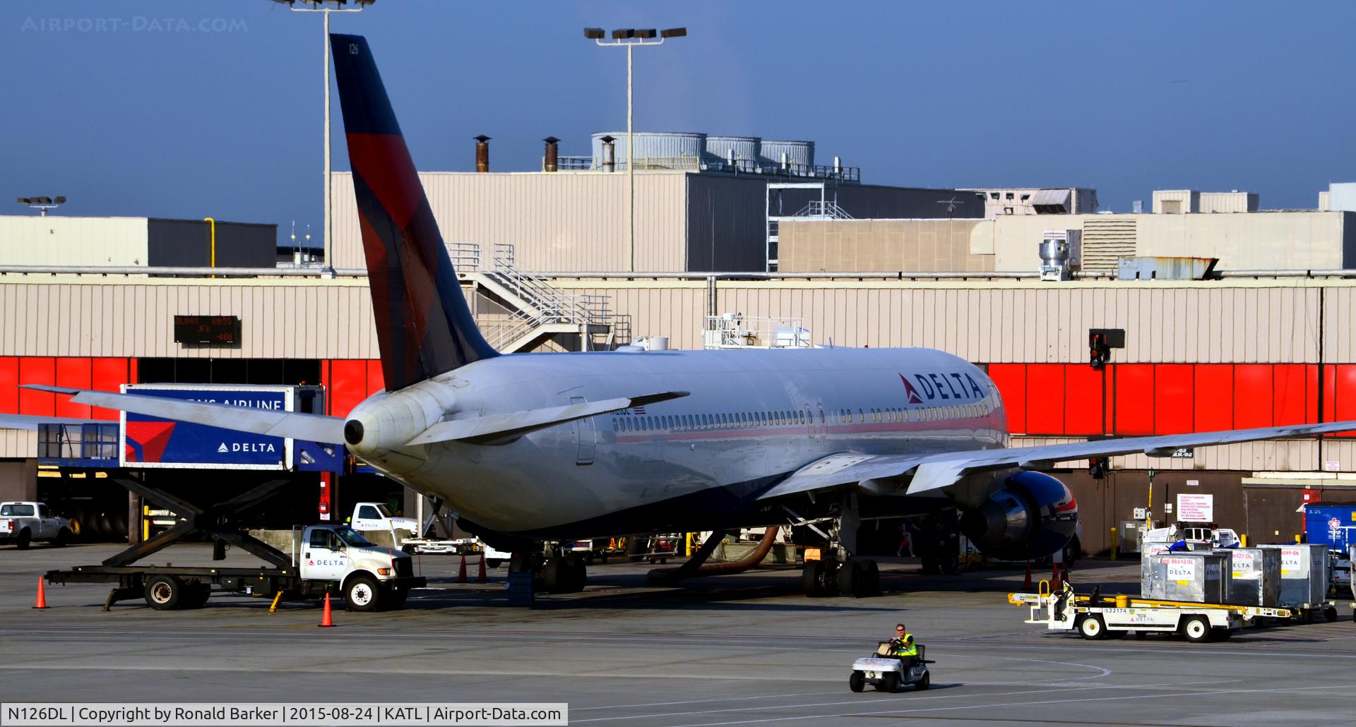 N126DL, 1988 Boeing 767-332 C/N 24076, At the gate Atlanta