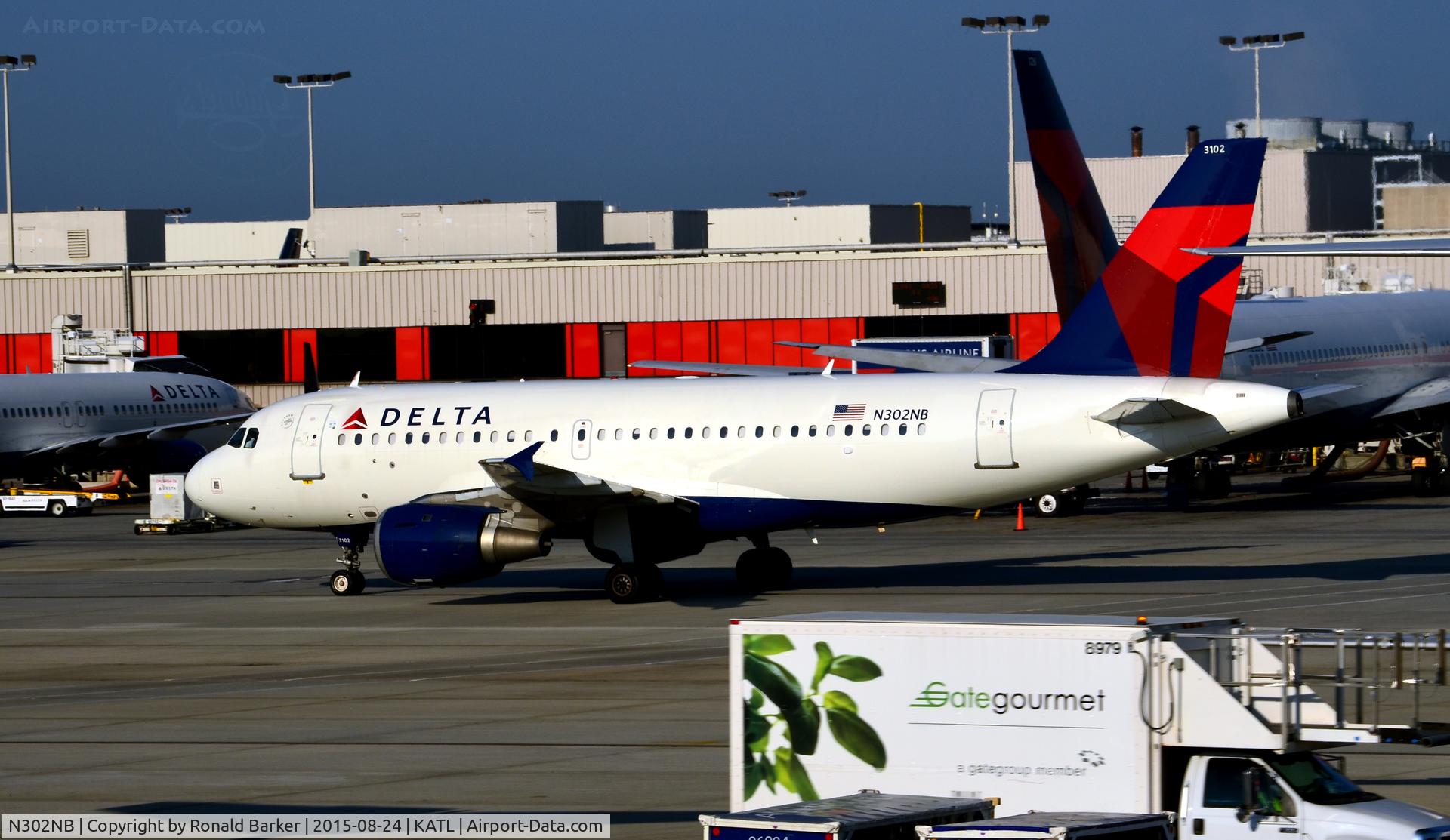 N302NB, 1999 Airbus A319-114 C/N 1062, Taxi Atlanta