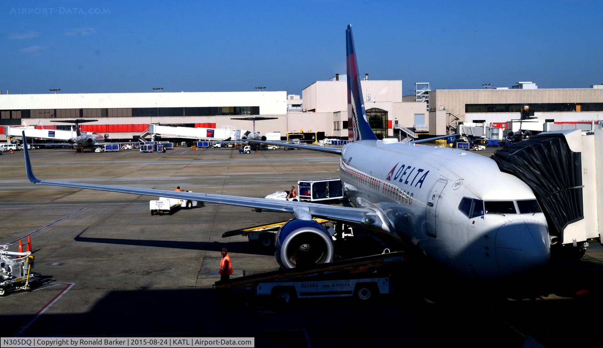 N305DQ, Boeing 737-732 C/N 29645, At the gate Atlanta