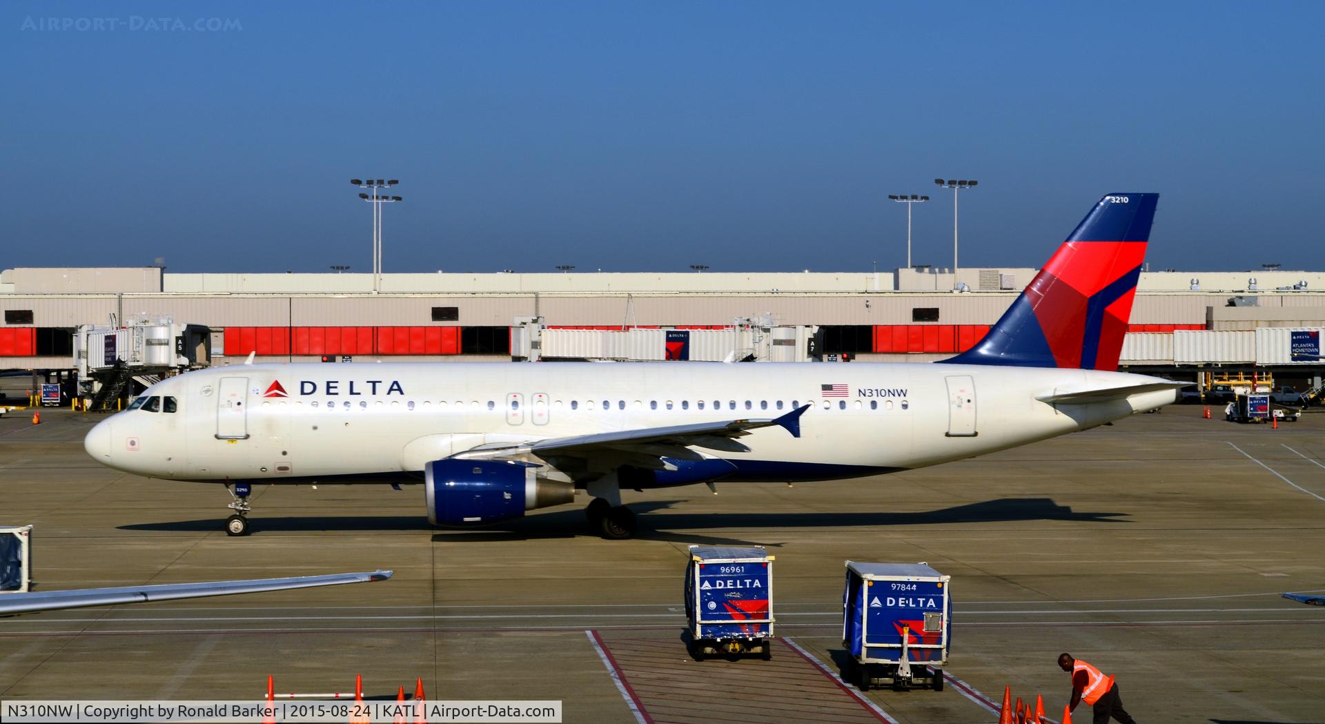 N310NW, 1990 Airbus A320-211 C/N 121, Taxi Atlanta