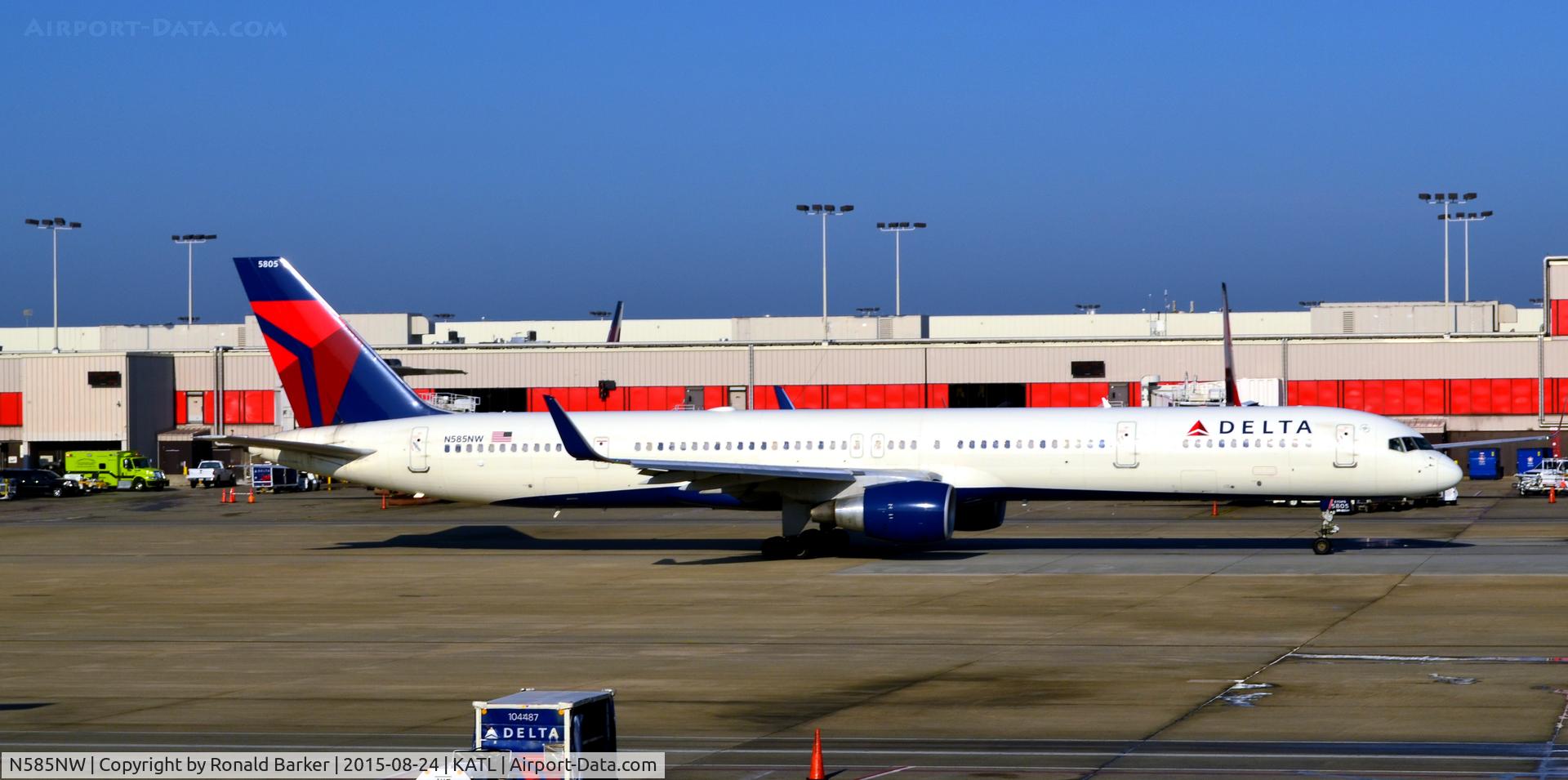 N585NW, 2002 Boeing 757-351 C/N 32985, Taxi Atlanta