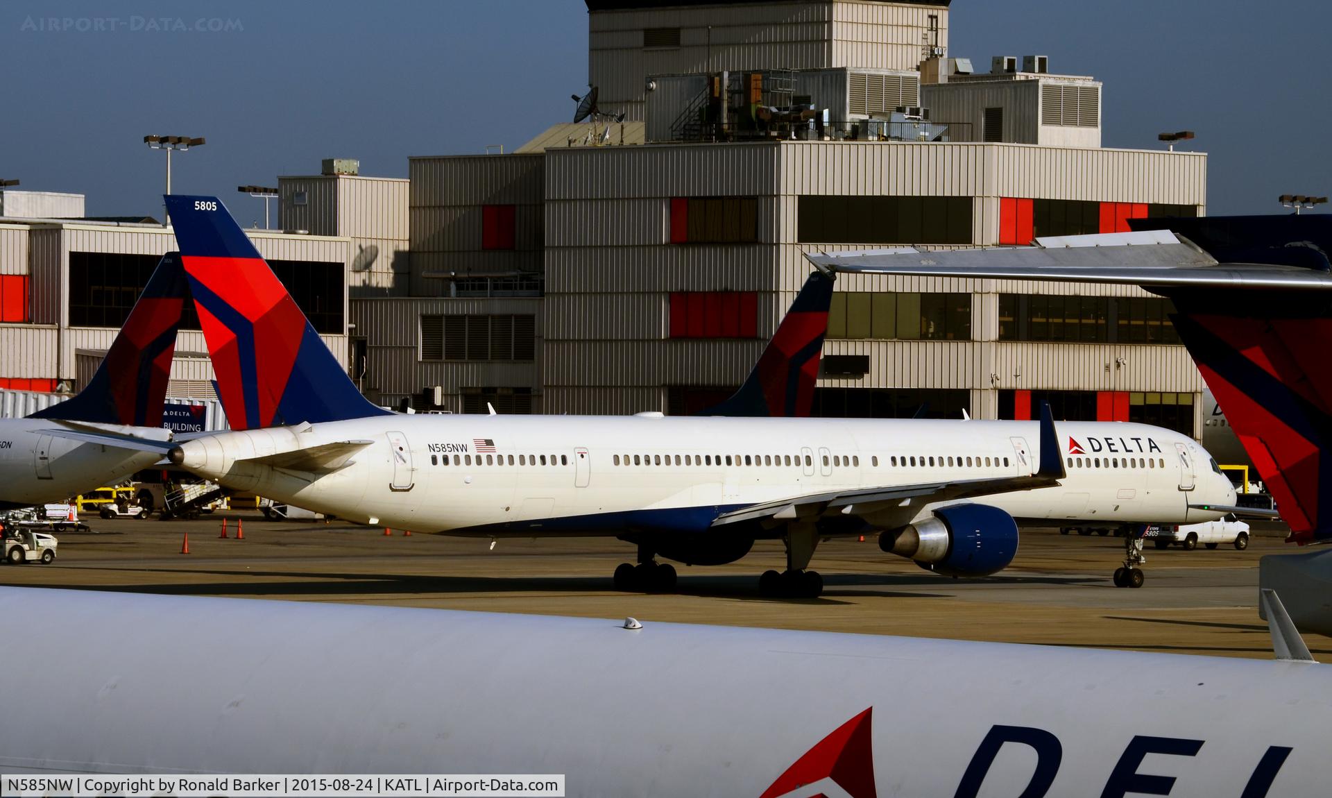 N585NW, 2002 Boeing 757-351 C/N 32985, Taxi Atlanta