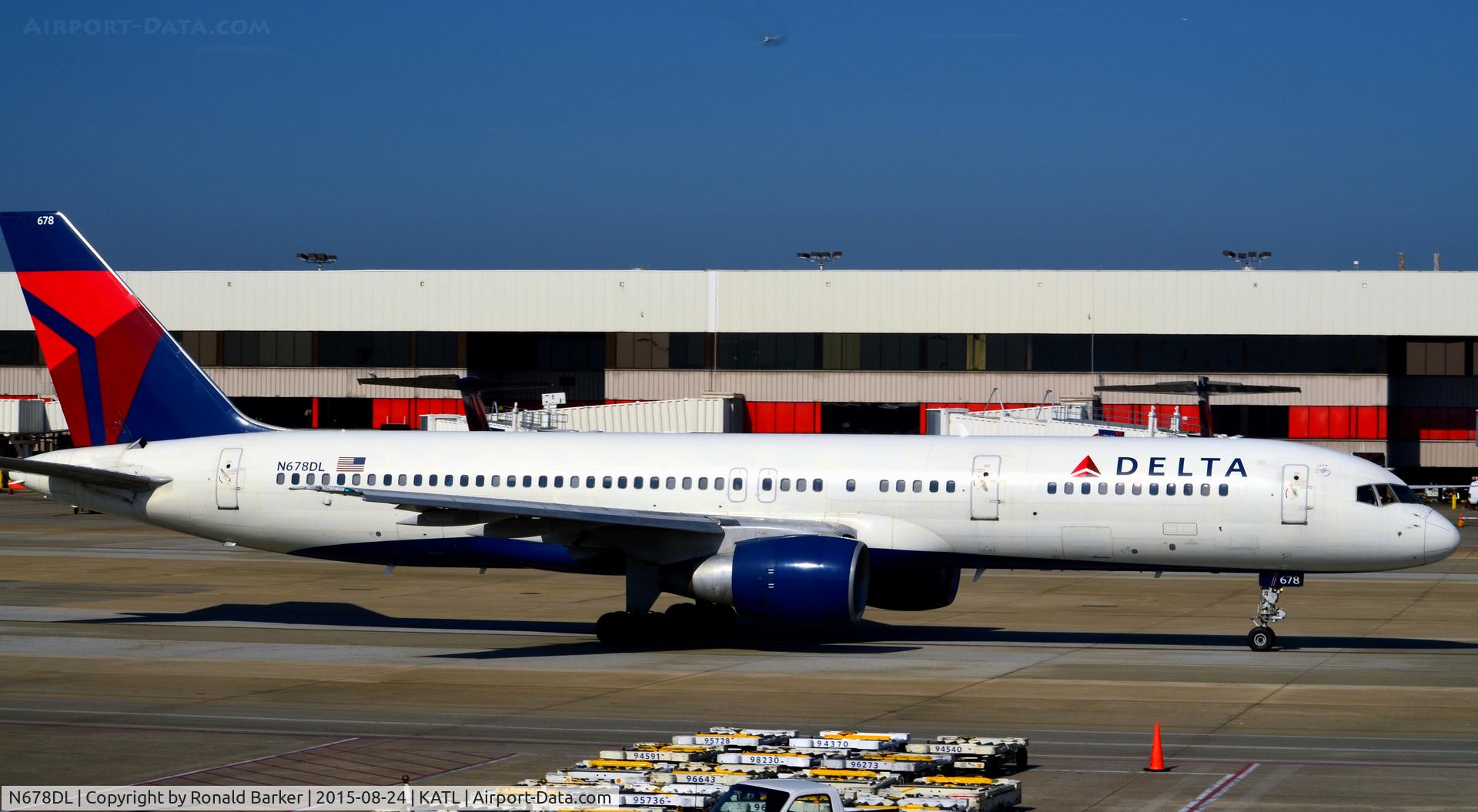 N678DL, 1998 Boeing 757-232 C/N 25983, Taxi Atlanta
