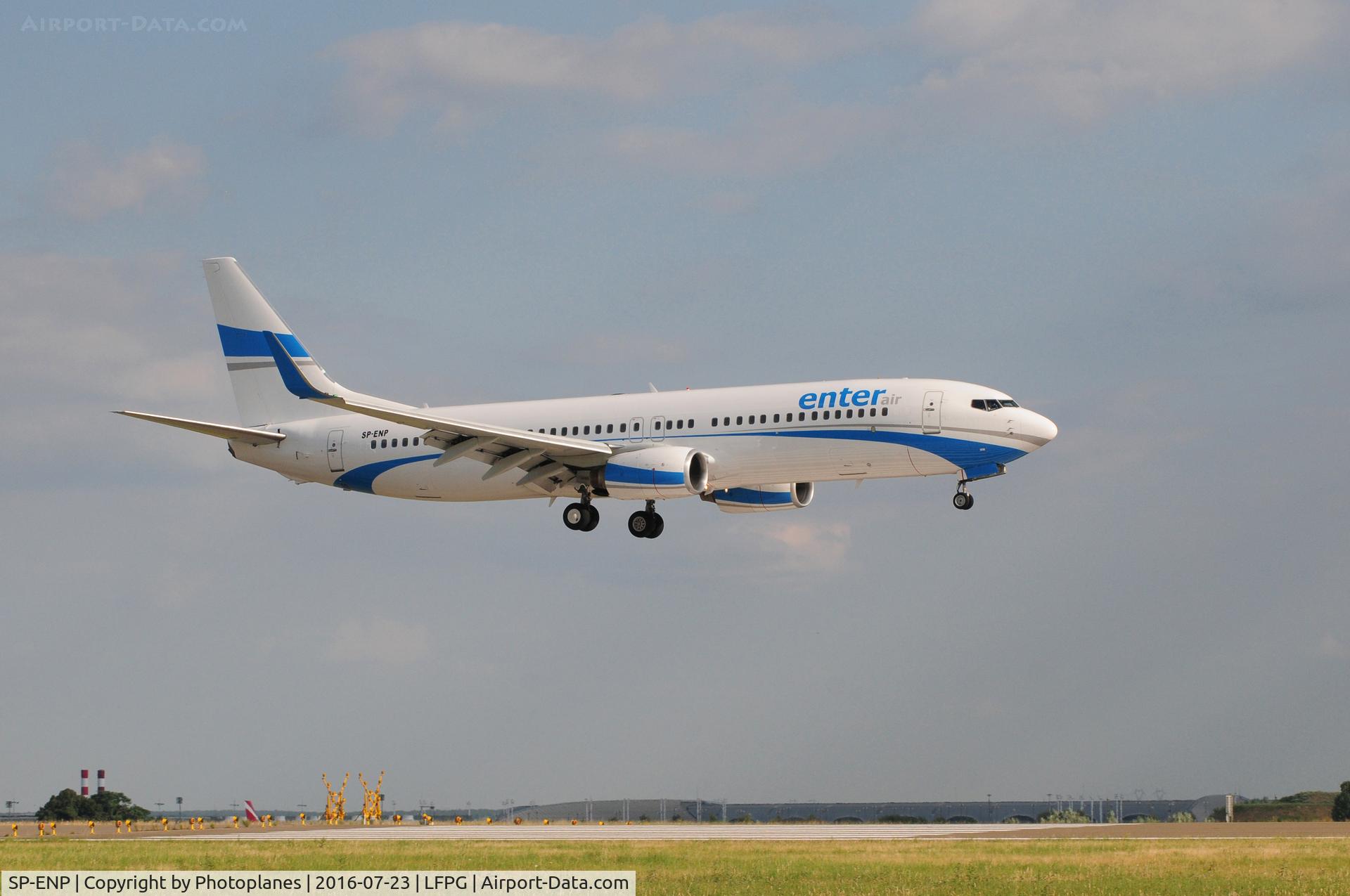 SP-ENP, 2000 Boeing 737-8AS C/N 29923, CDG landing