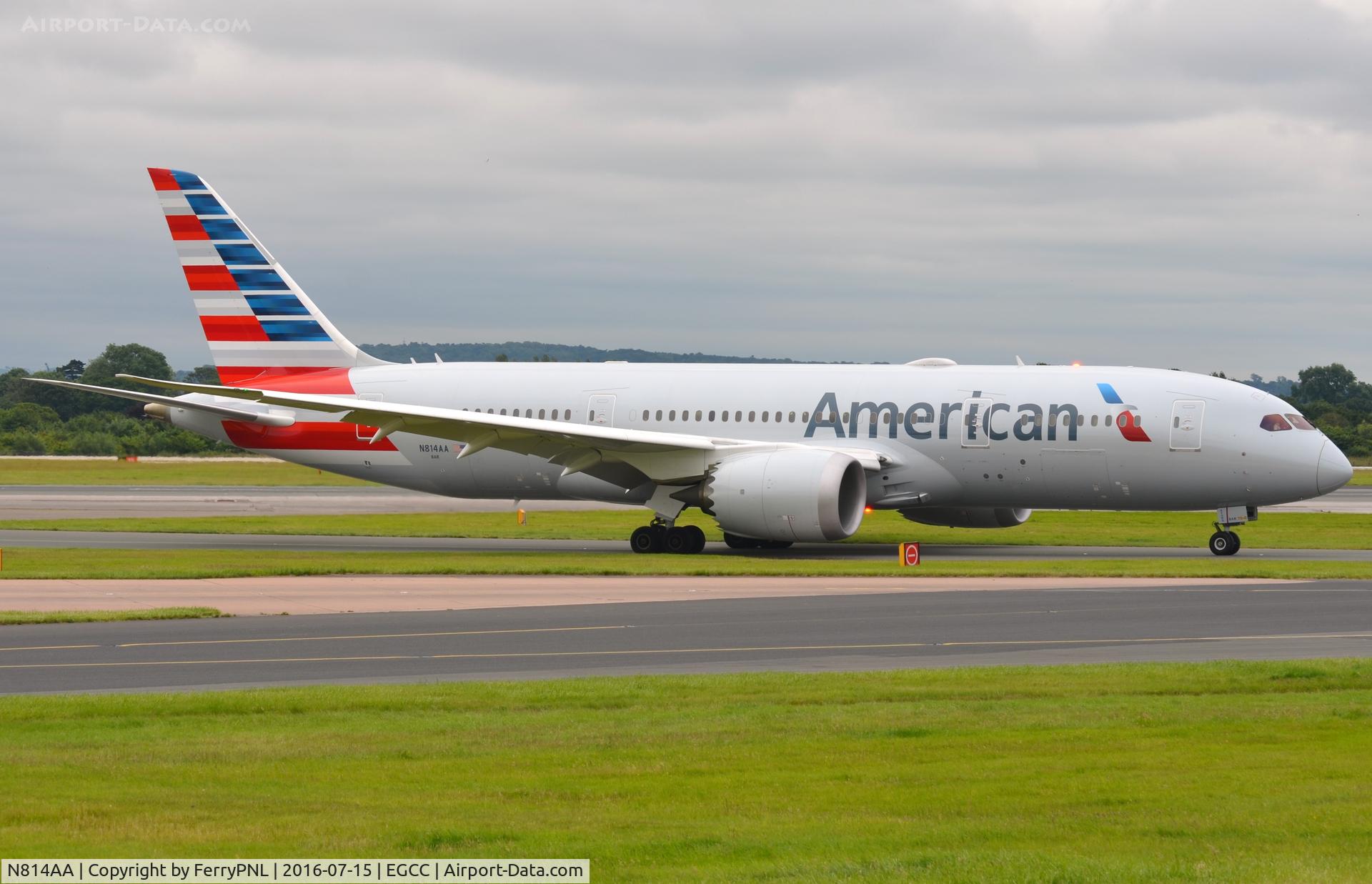N814AA, 2016 Boeing 787-8 Dreamliner C/N 40632, American B788 vacating the runway in MAN