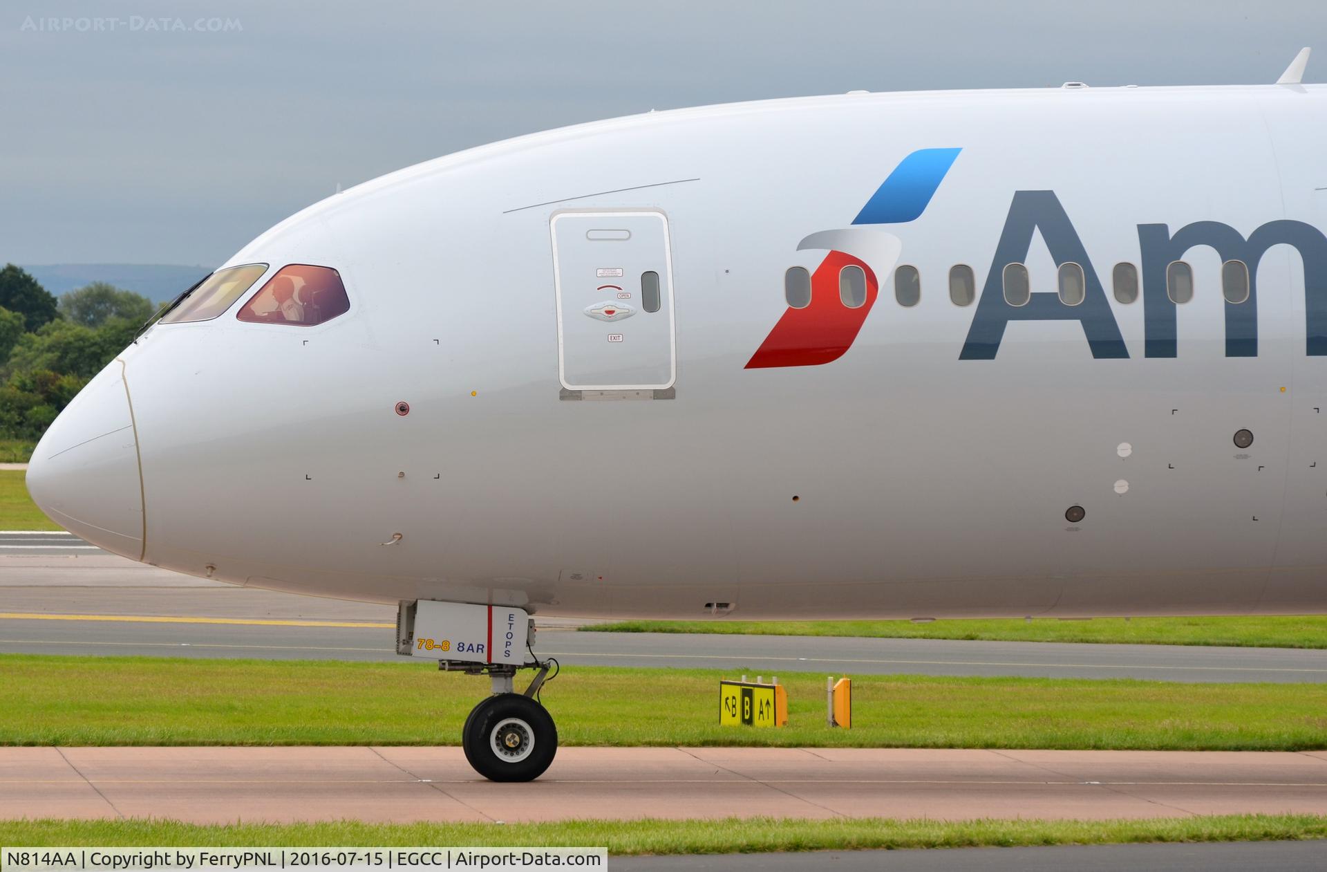 N814AA, 2016 Boeing 787-8 Dreamliner C/N 40632, Front office.