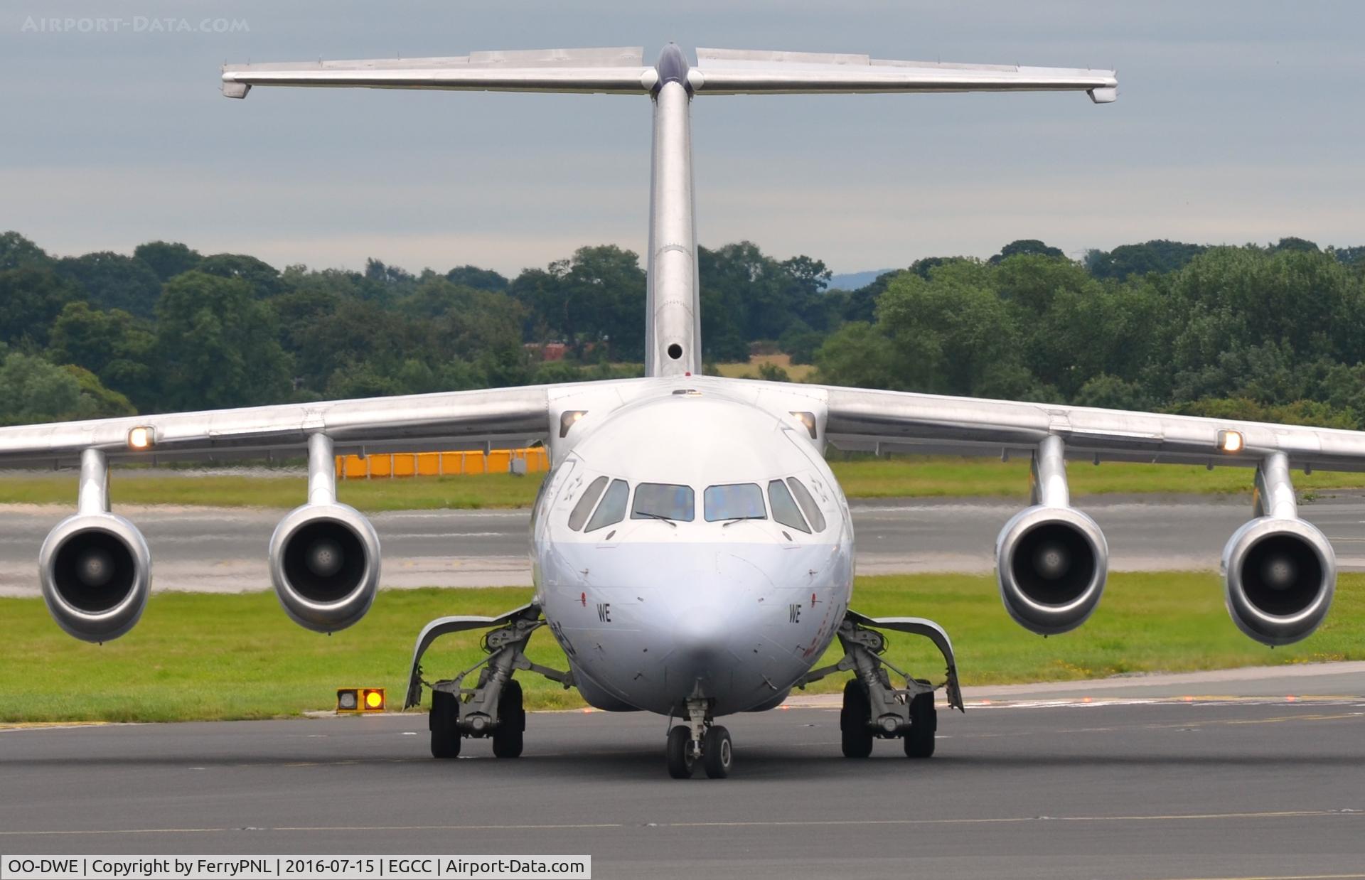 OO-DWE, 1998 British Aerospace Avro 146-RJ100 C/N E3327, Face to face with BAe146