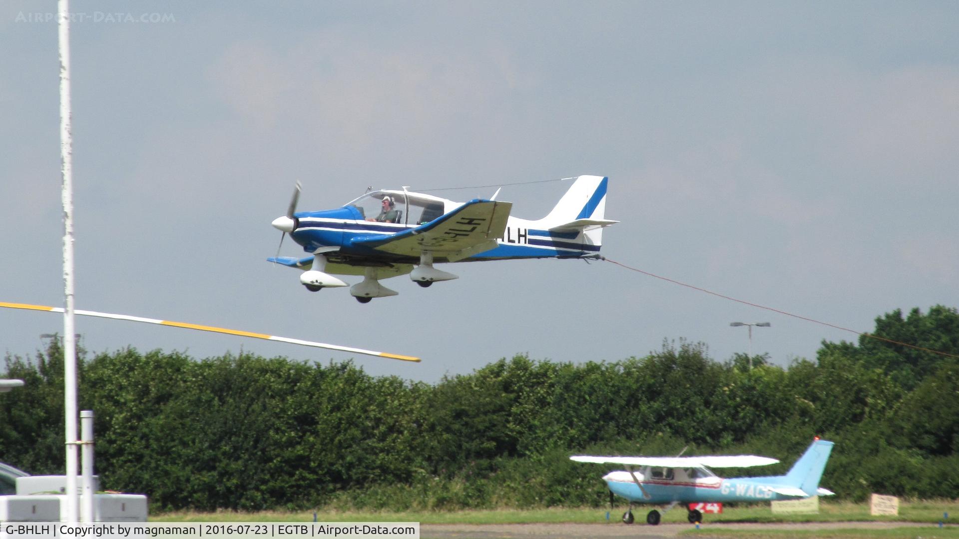 G-BHLH, 1977 Robin DR-400-180 Regent Regent C/N 1320, glider tug landing