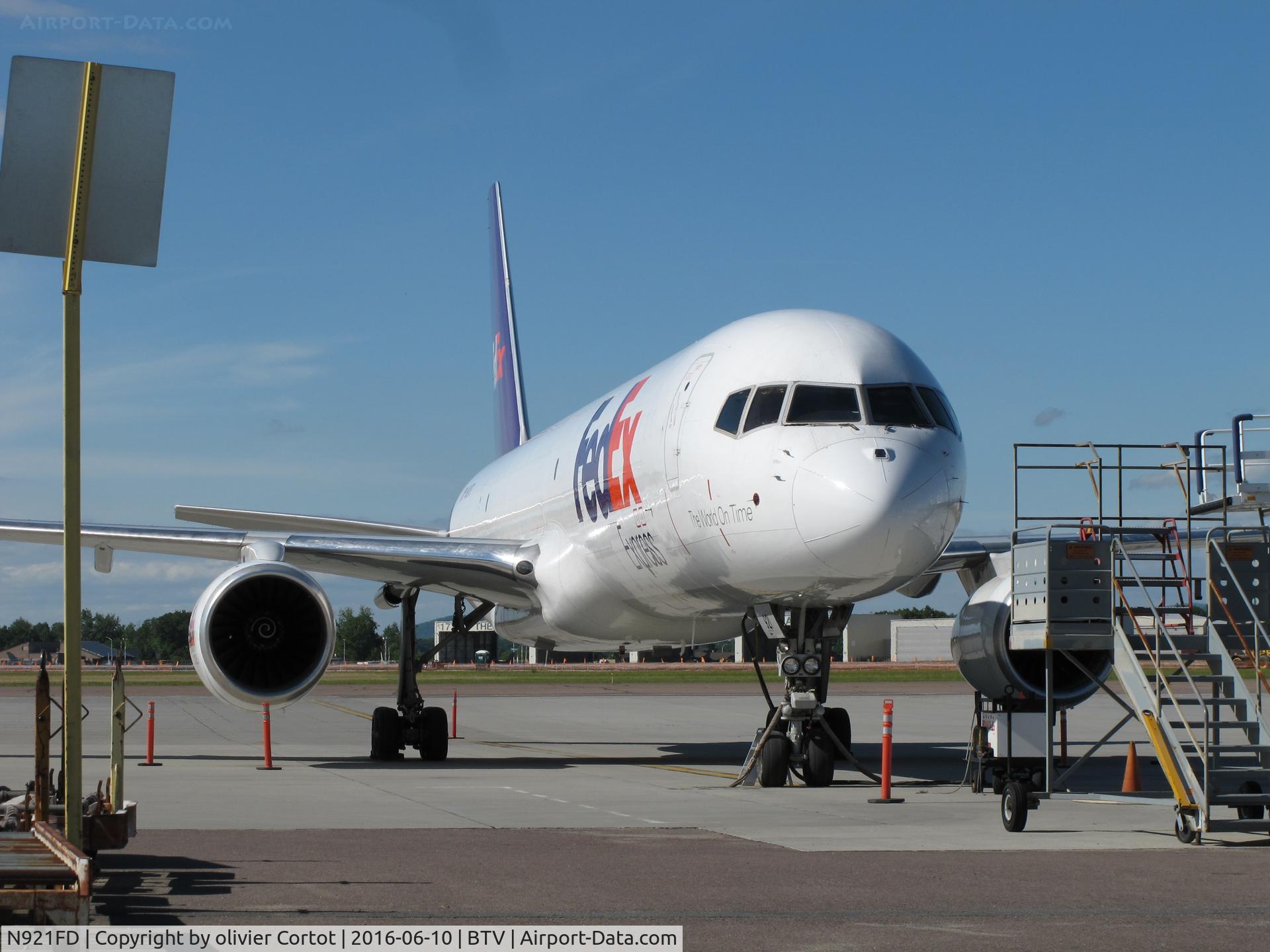 N921FD, 1991 Boeing 757-23A C/N 24924, In Vermont