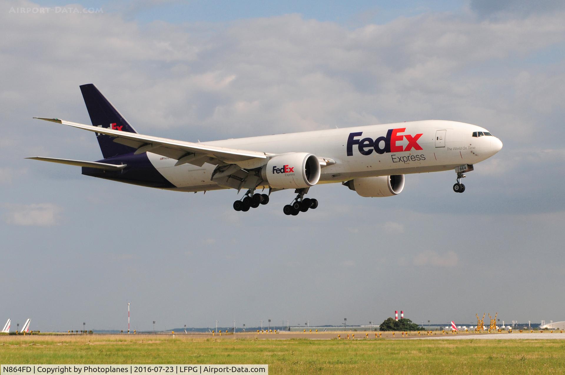 N864FD, 2012 Boeing 777-FS2 C/N 37735, cdg landing