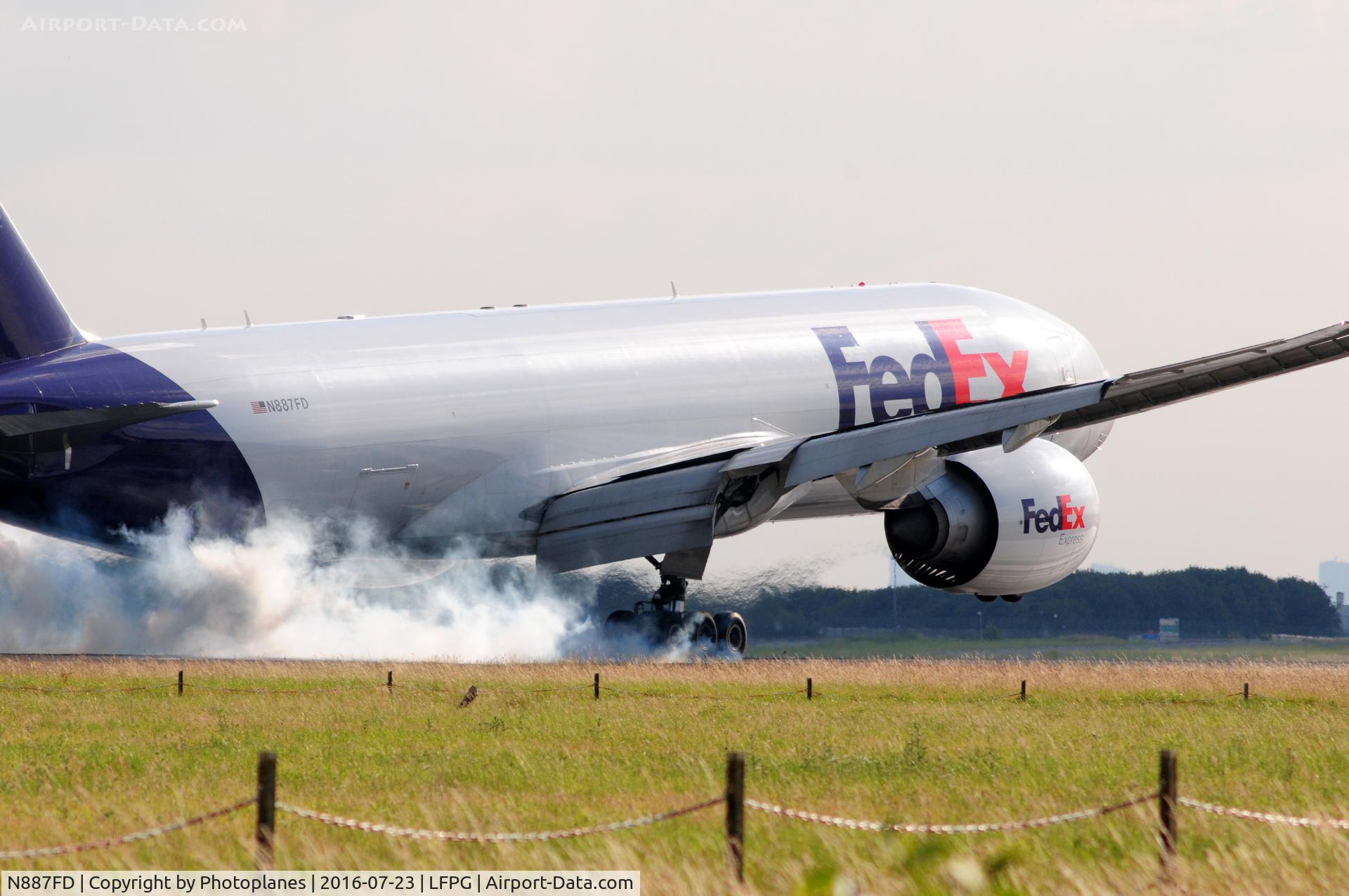 N887FD, 2012 Boeing 777-F6N C/N 41066, cdg landing