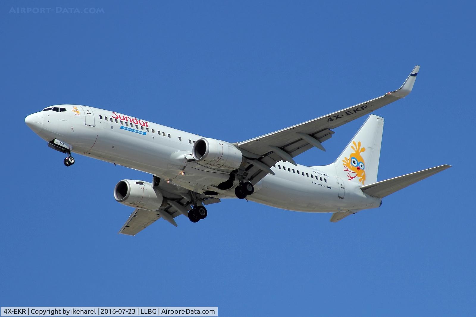 4X-EKR, 2000 Boeing 737-804 C/N 30466, Flight landing from Warsaw, Poland.