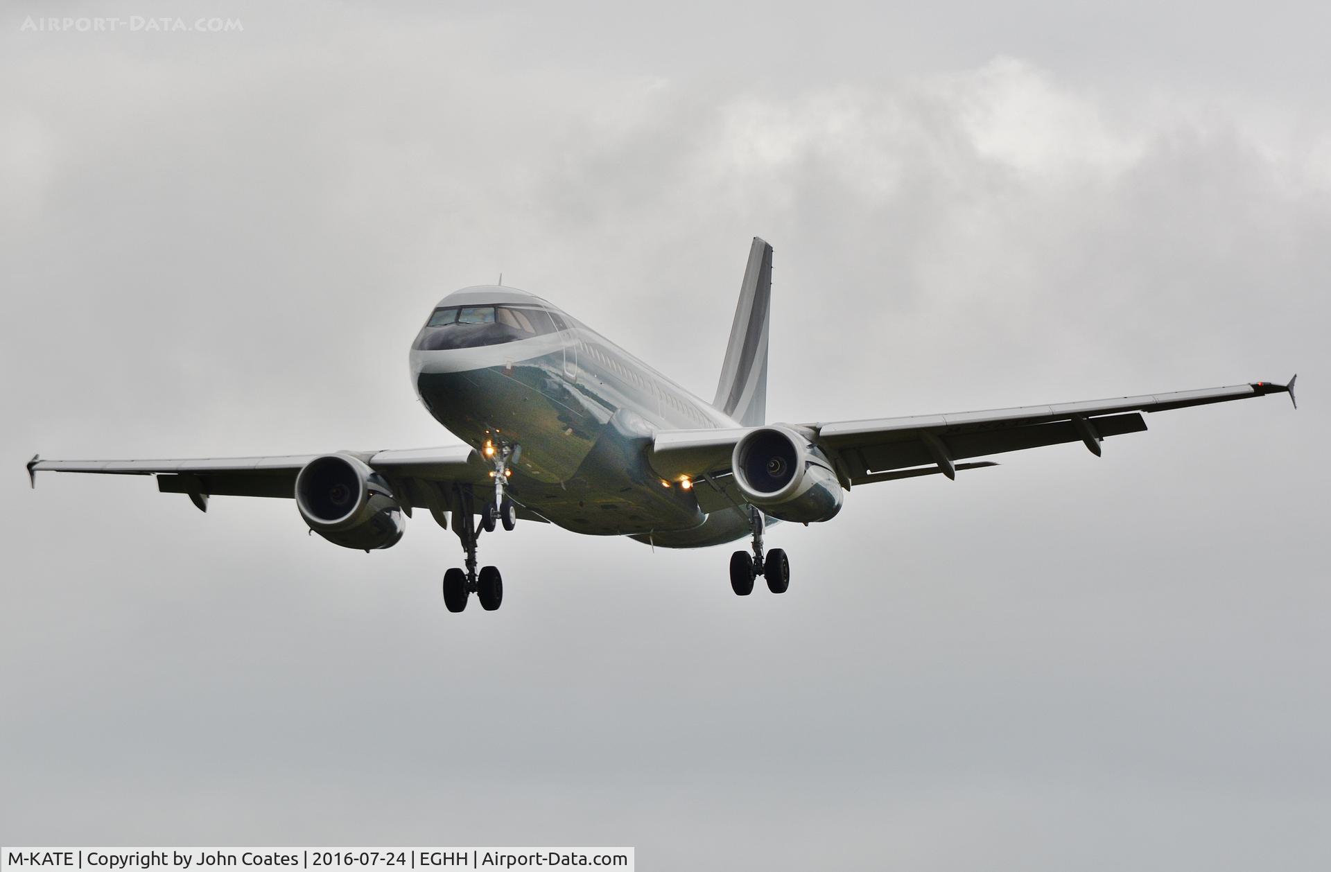 M-KATE, 2010 Airbus ACJ319 (A319-133/CJ) C/N 4151, Finals to 26