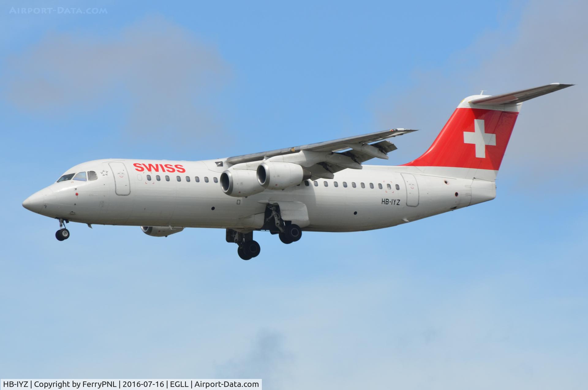 HB-IYZ, 1998 British Aerospace Avro 146-RJ100 C/N 0338, Swiss BAe146 landing