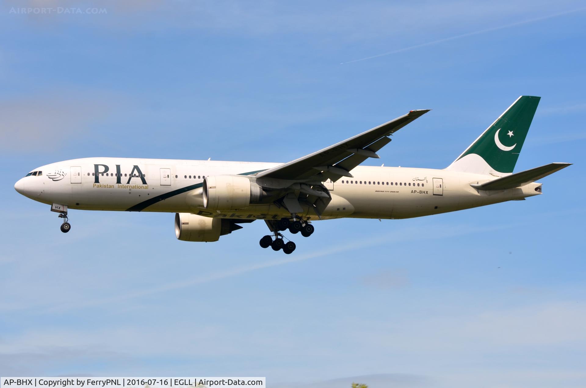 AP-BHX, 2007 Boeing 777-240/ER C/N 35296, PIA B772 landing in LHR