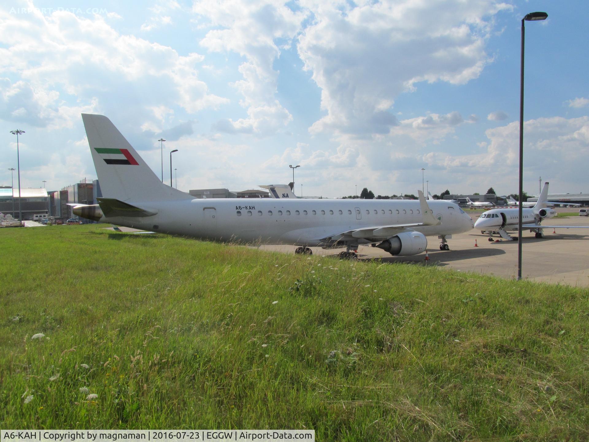 A6-KAH, 2010 Embraer ERJ-190-100ECJ Lineage 1000 C/N 19000236, at luton