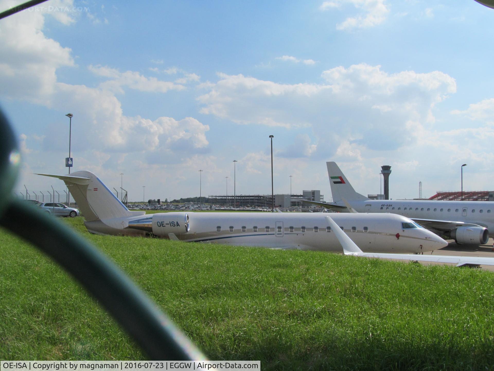 OE-ISA, 2007 Bombardier Challenger 850 (CL-600-2B19) C/N 8043, across apron at luton