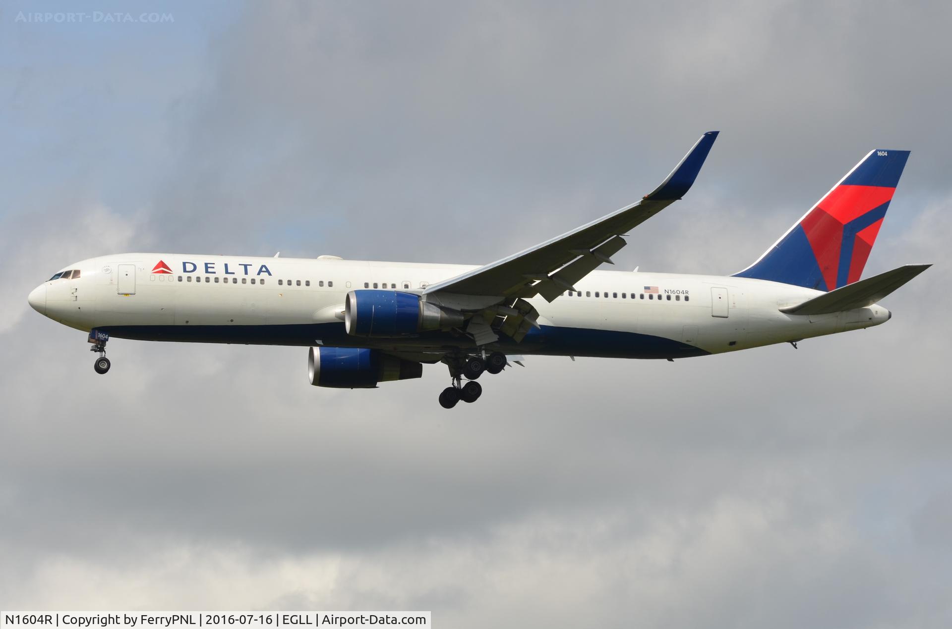 N1604R, 1999 Boeing 767-332 C/N 30180, Delta B763 landing.