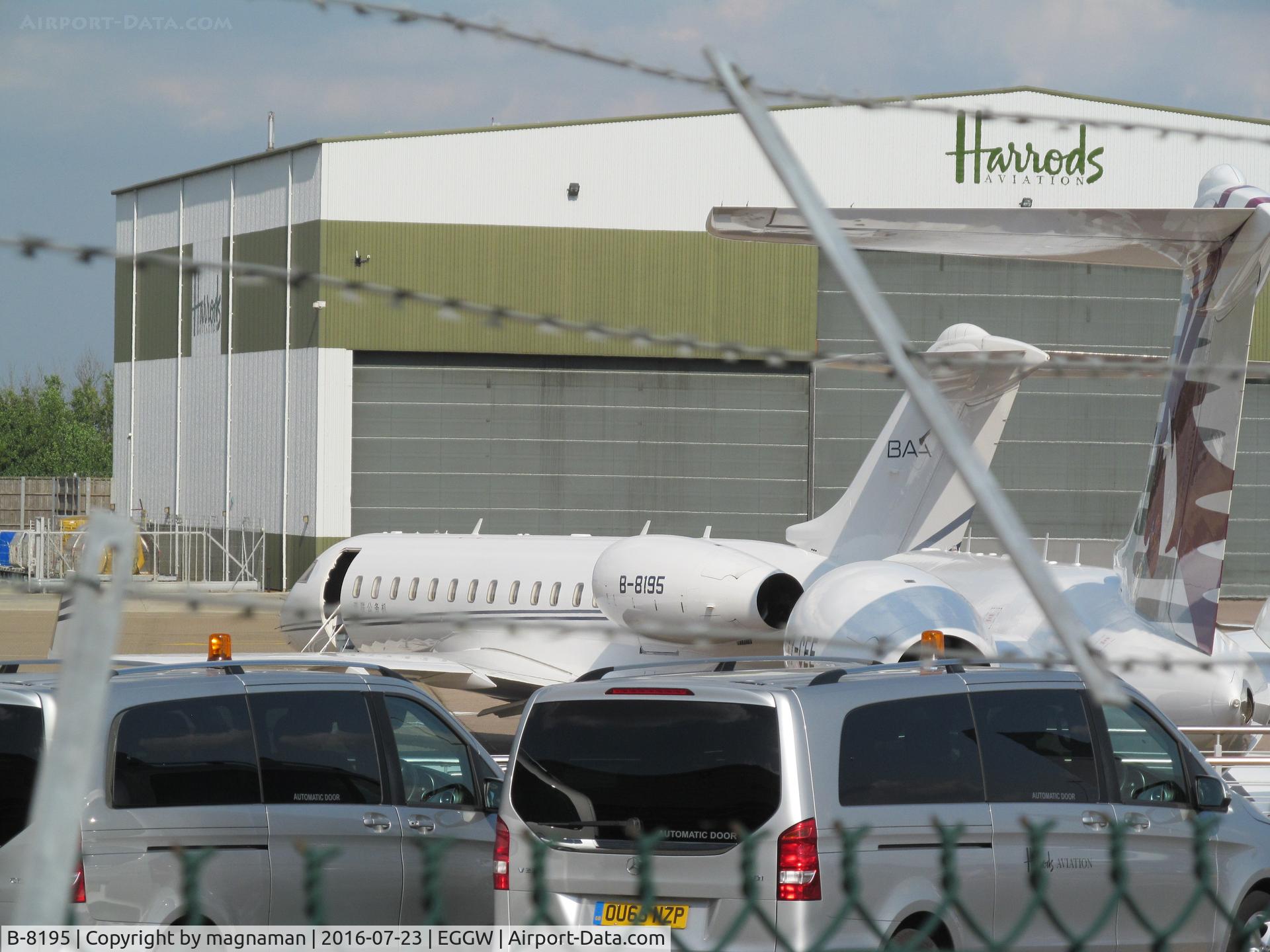 B-8195, 2012 Bombardier BD-700-1A10 Global 6000 C/N 9488, at luton