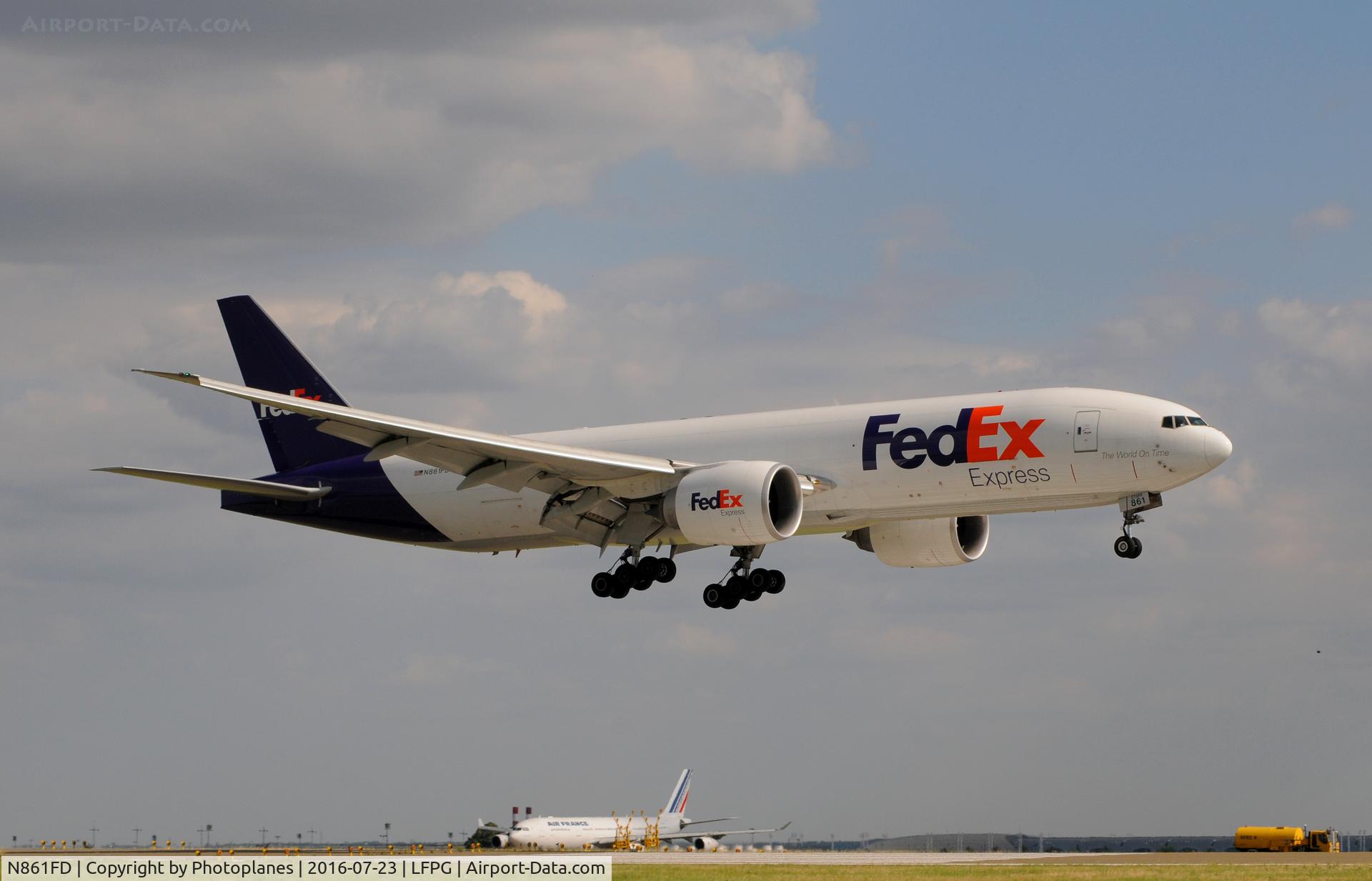 N861FD, 2011 Boeing 777-FS2 C/N 37732, cdg landing
