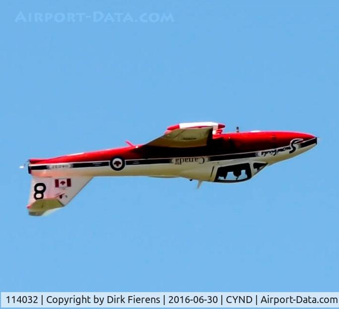 114032, Canadair CT-114 Tutor C/N 1034, Performing upside down.