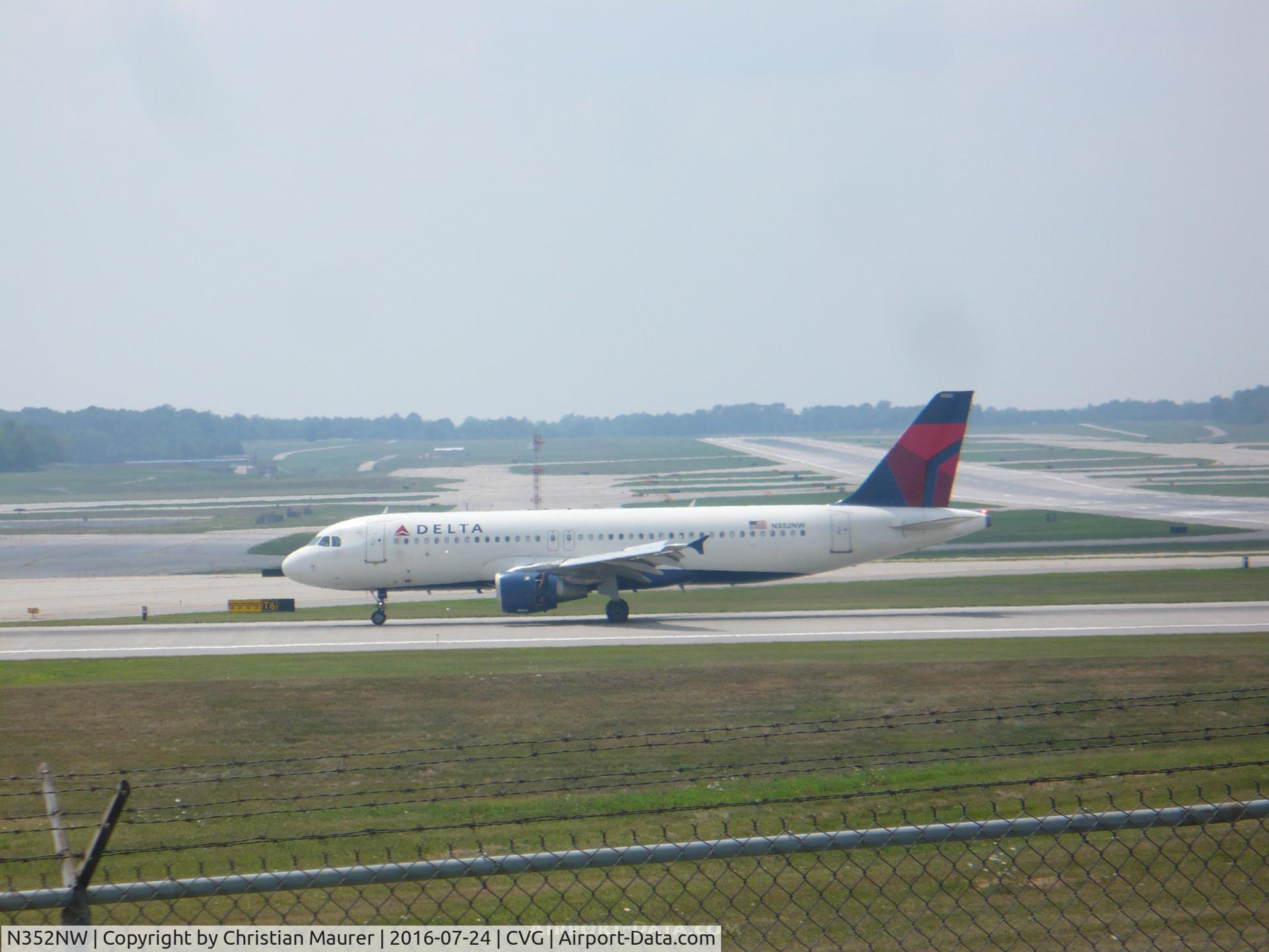 N352NW, 1998 Airbus A320-212 C/N 778, Airbus A320