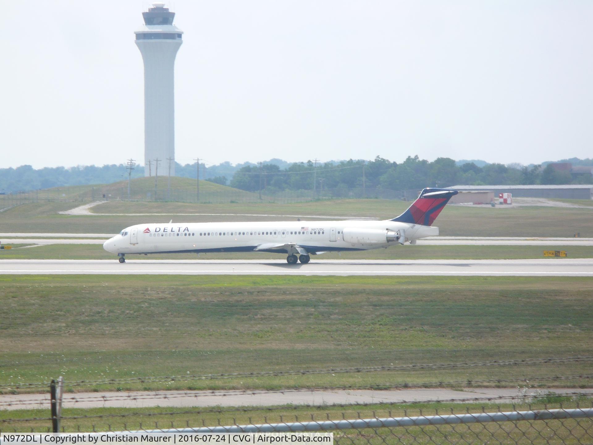 N972DL, 1991 McDonnell Douglas MD-88 C/N 53215, Delta MD-88