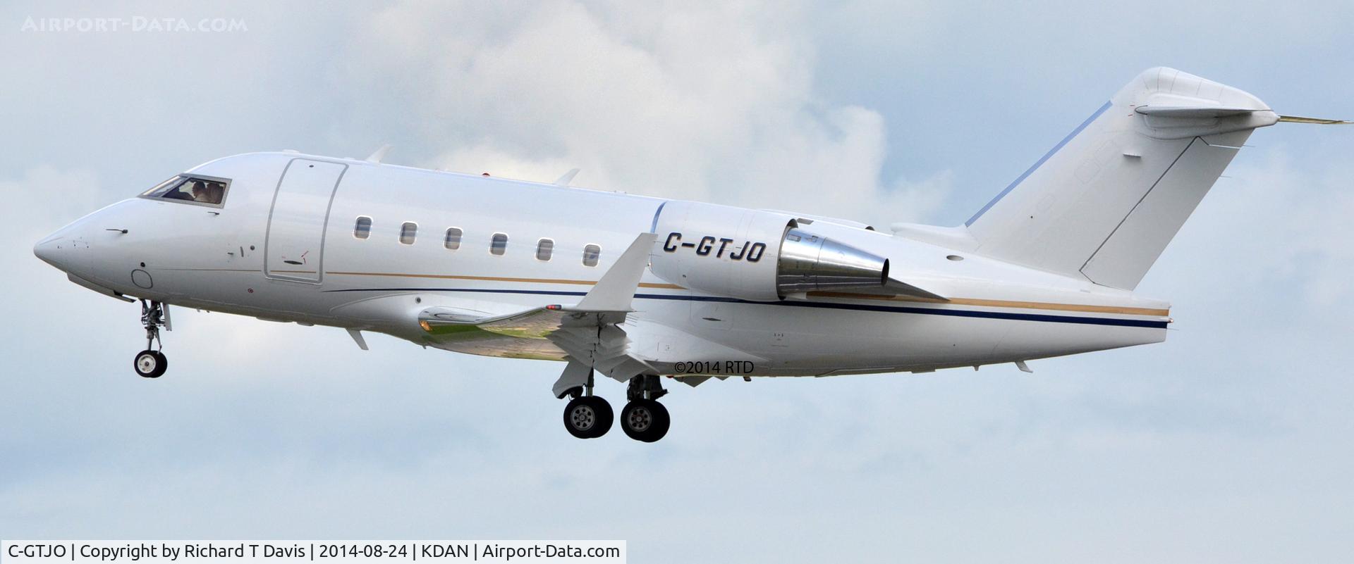 C-GTJO, 2001 Bombardier Challenger 604 (CL-600-2B16) C/N 5489, 2001 Bombardier CL600 leaving Danville Va