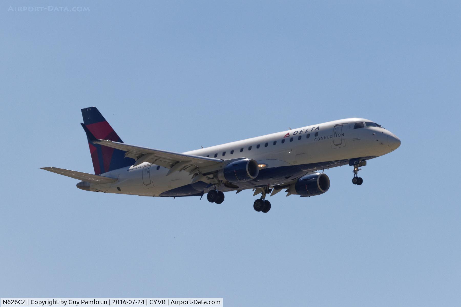 N626CZ, 2008 Embraer 175LR (ERJ-170-200LR) C/N 17000226, Landing