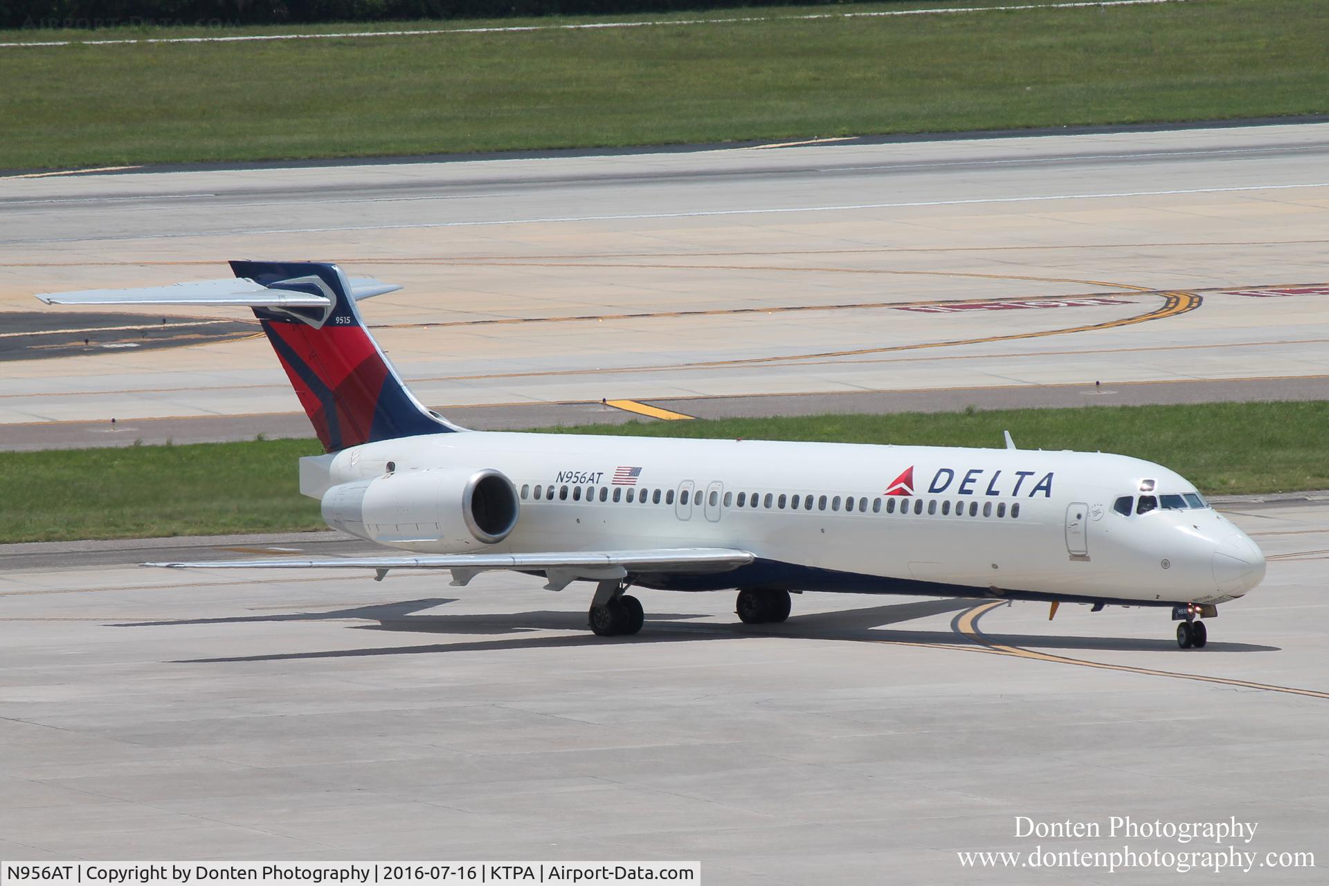 N956AT, 2000 Boeing 717-200 C/N 55018, Delta Flight 1875 (N956AT) arrives at Tampa International Airport following flight from Laguardia Airport