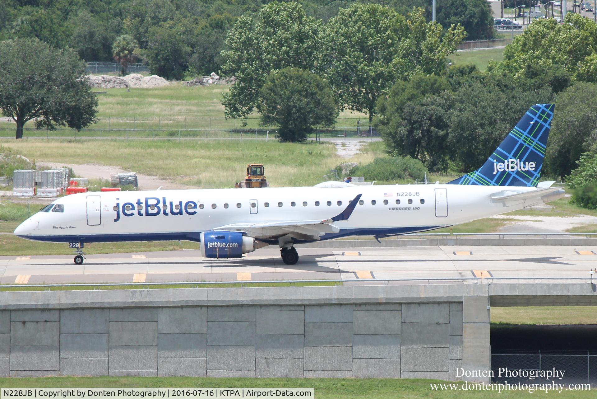 N228JB, 2006 Embraer 190AR (ERJ-190-100IGW) C/N 19000030, JetBlue Flight 992 