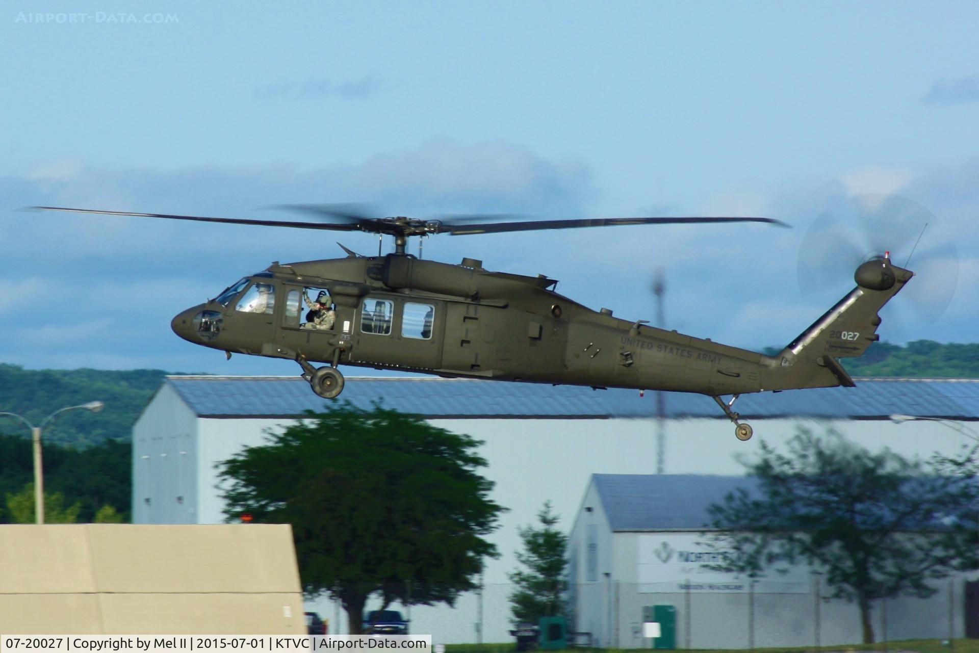 07-20027, 2007 Sikorsky UH-60M Black Hawk C/N 703143, Landing RWY 36