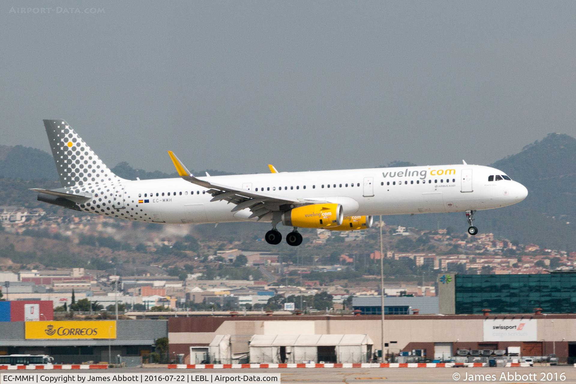 EC-MMH, 2016 Airbus A321-231 C/N 7152, About to land in Barcelona