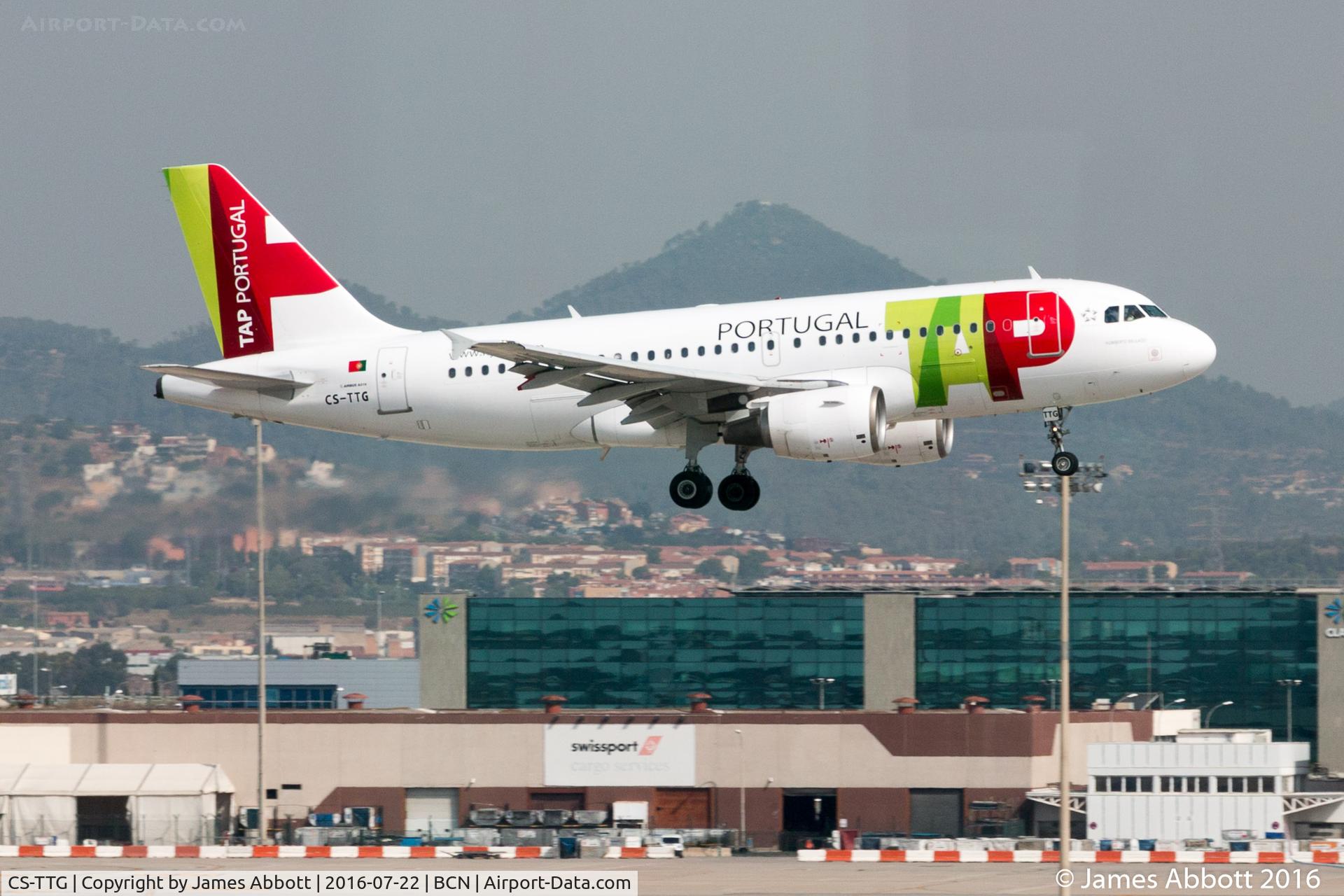 CS-TTG, 1998 Airbus A319-111 C/N 906, About to land in Barcelona