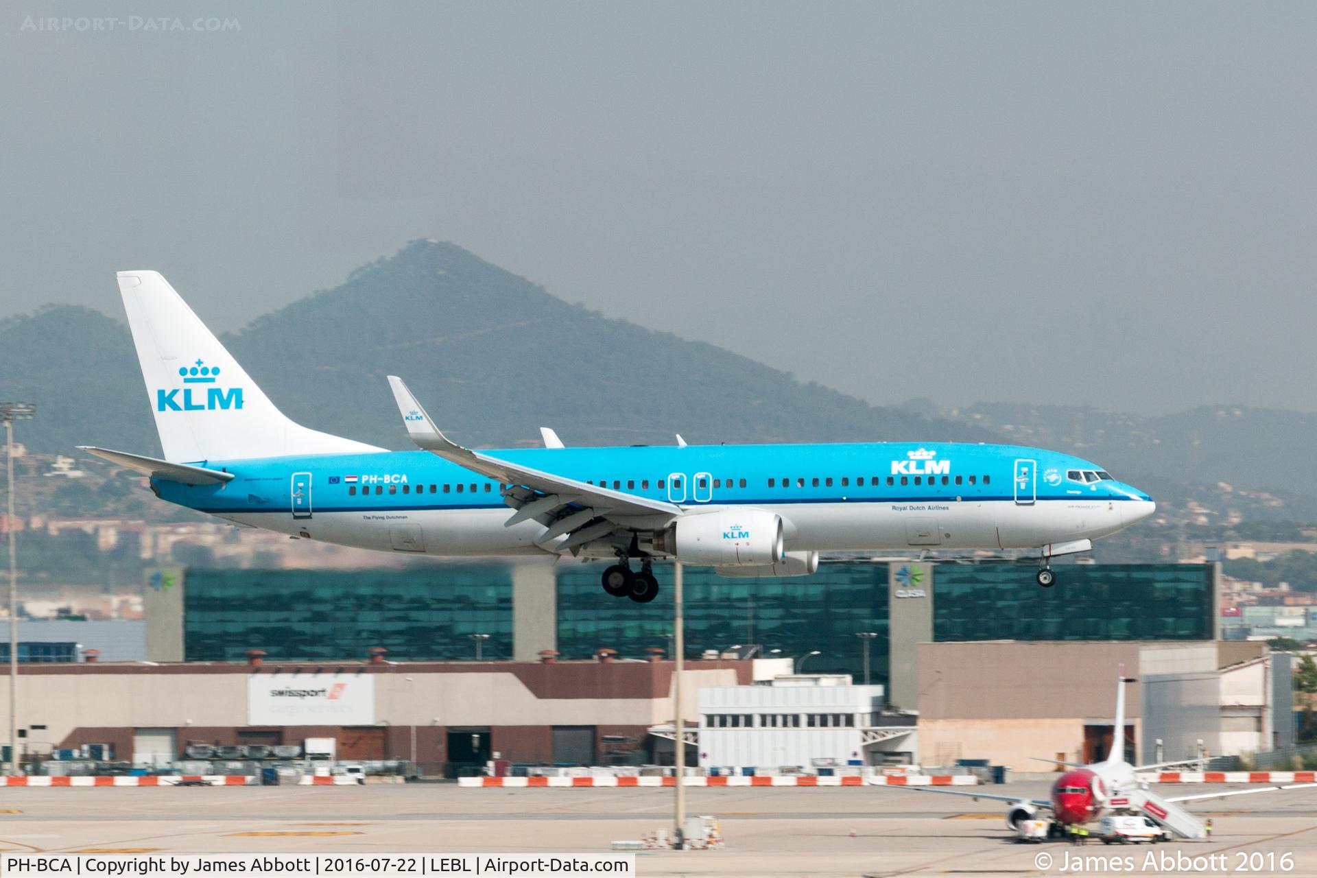 PH-BCA, 2010 Boeing 737-8K2 C/N 37820, About to land in Barcelona