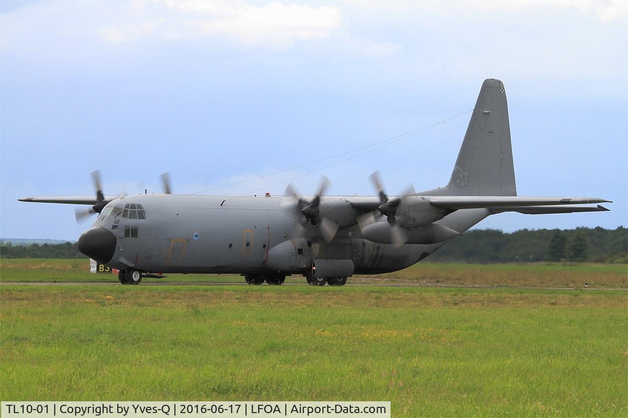 TL10-01, 1988 Lockheed C-130H-30 Hercules C/N 382-5003, Lockheed C-130H-30 Hercules, Taxiing to parking area, Avord Air Base 702 (LFOA) Open day 2016