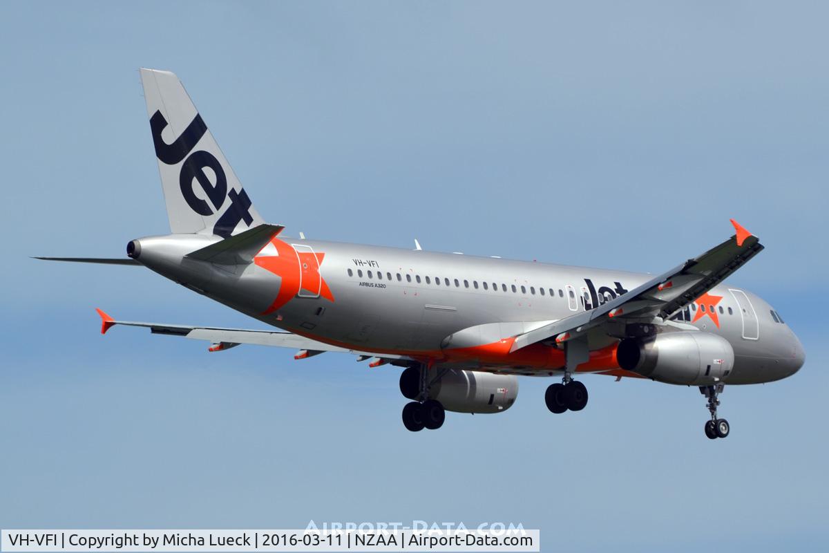 VH-VFI, 2012 Airbus A320-232 C/N 5270, At Auckland