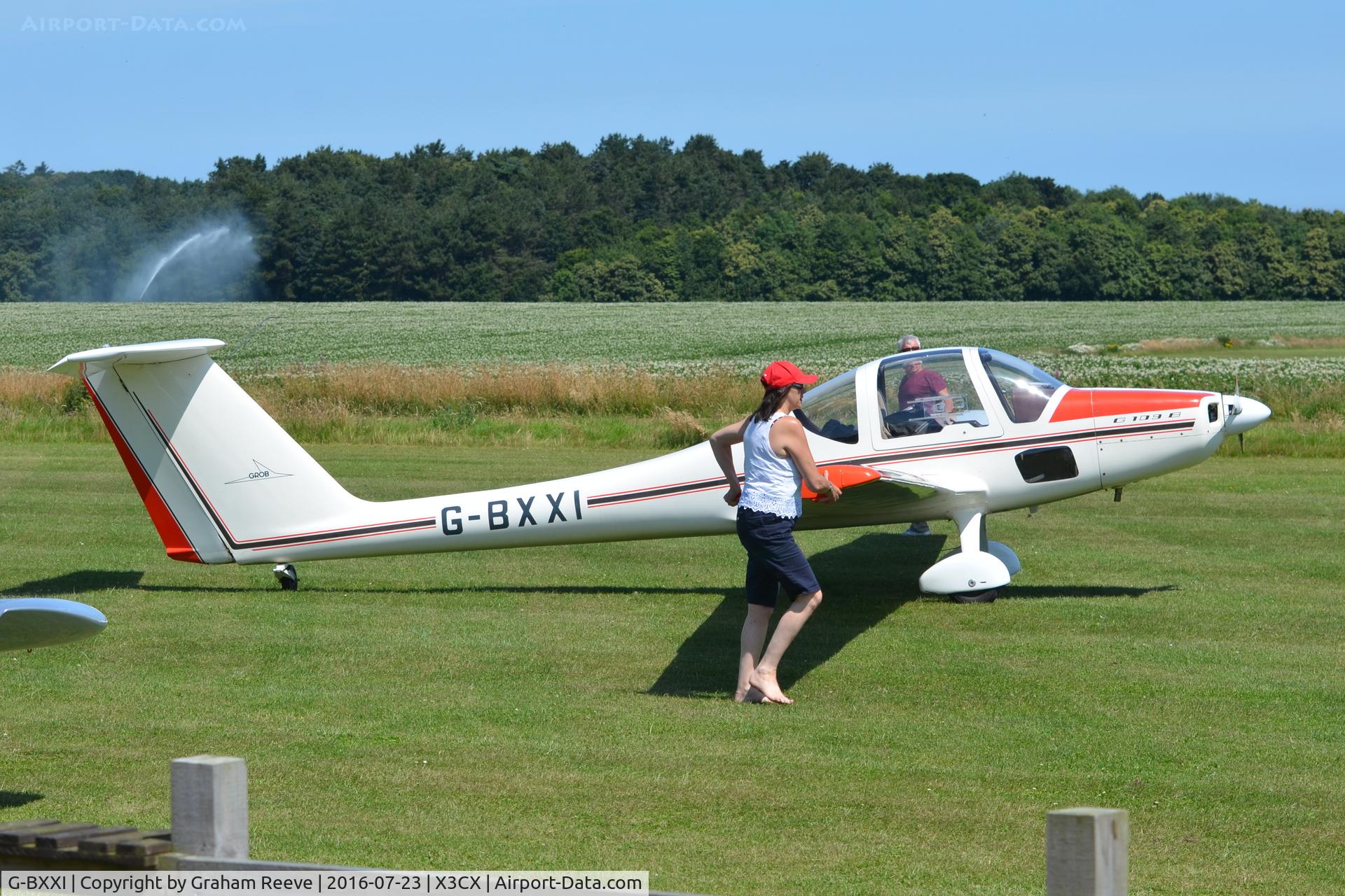 G-BXXI, 1985 Grob G-109B C/N 6400, Just landed at Northrepps.
