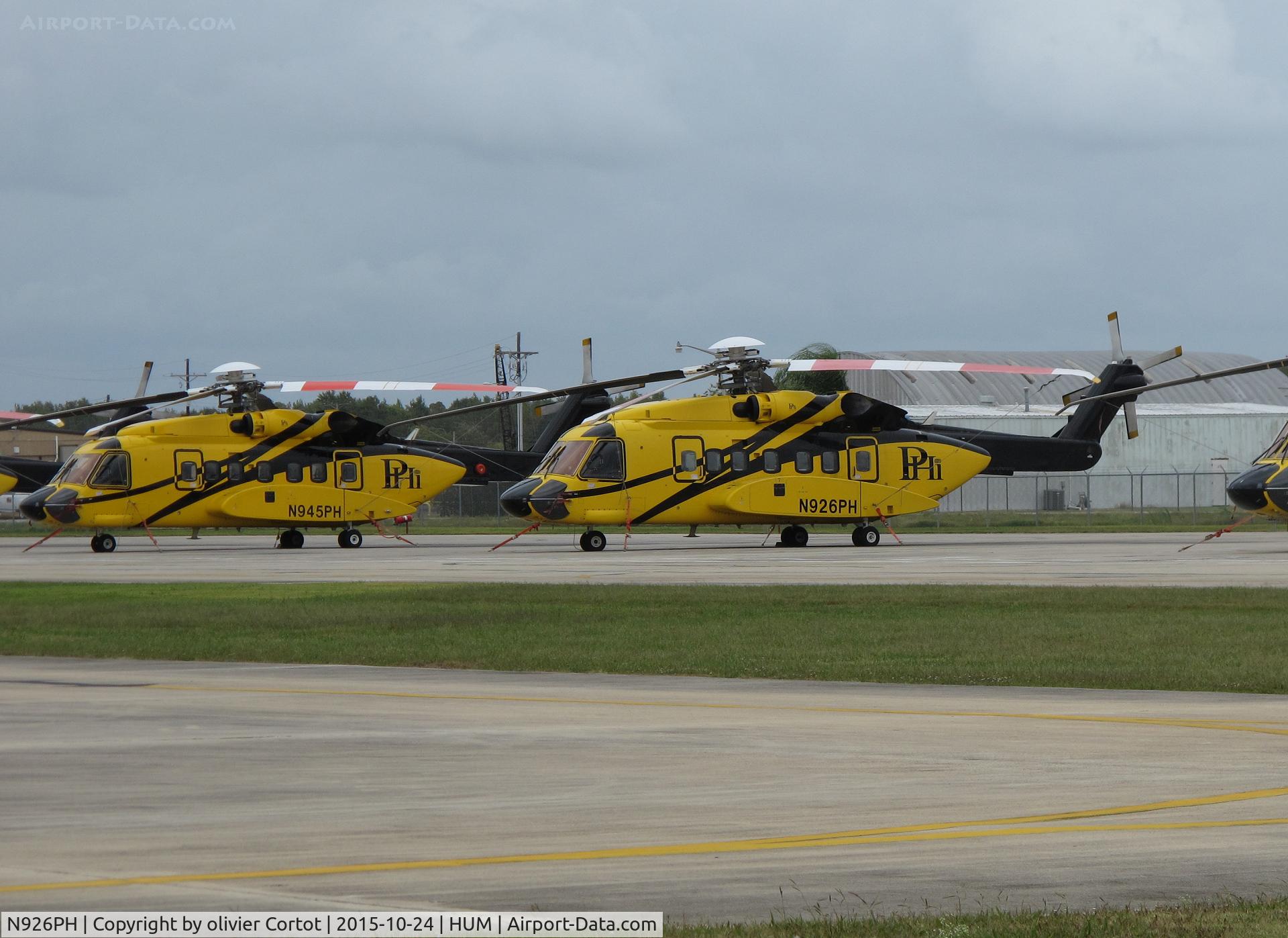 N926PH, 2009 Sikorsky S-92A C/N 920121, lots of sikos there