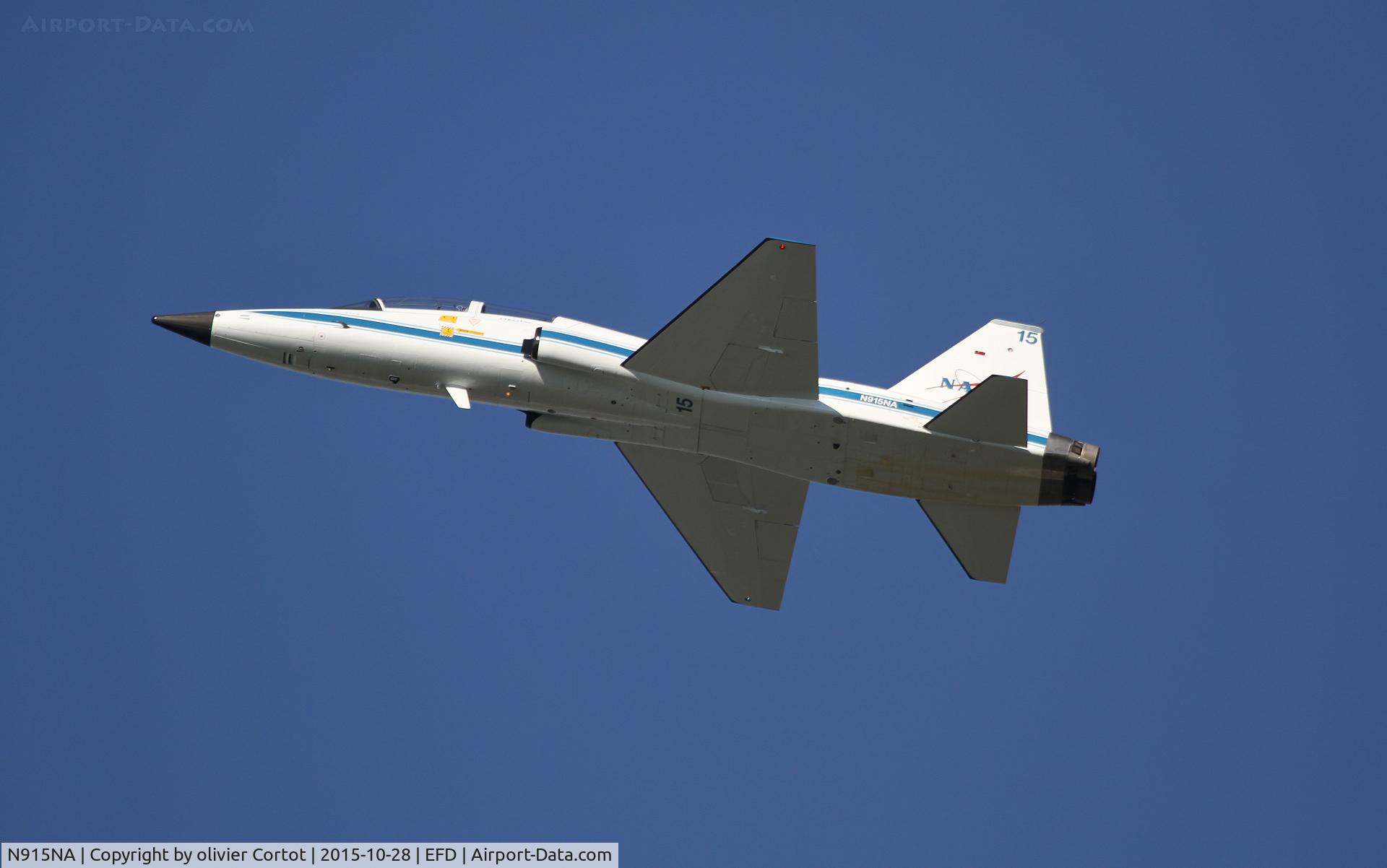N915NA, Northrop T-38A C/N 60-0585, high in the sky of Houston
