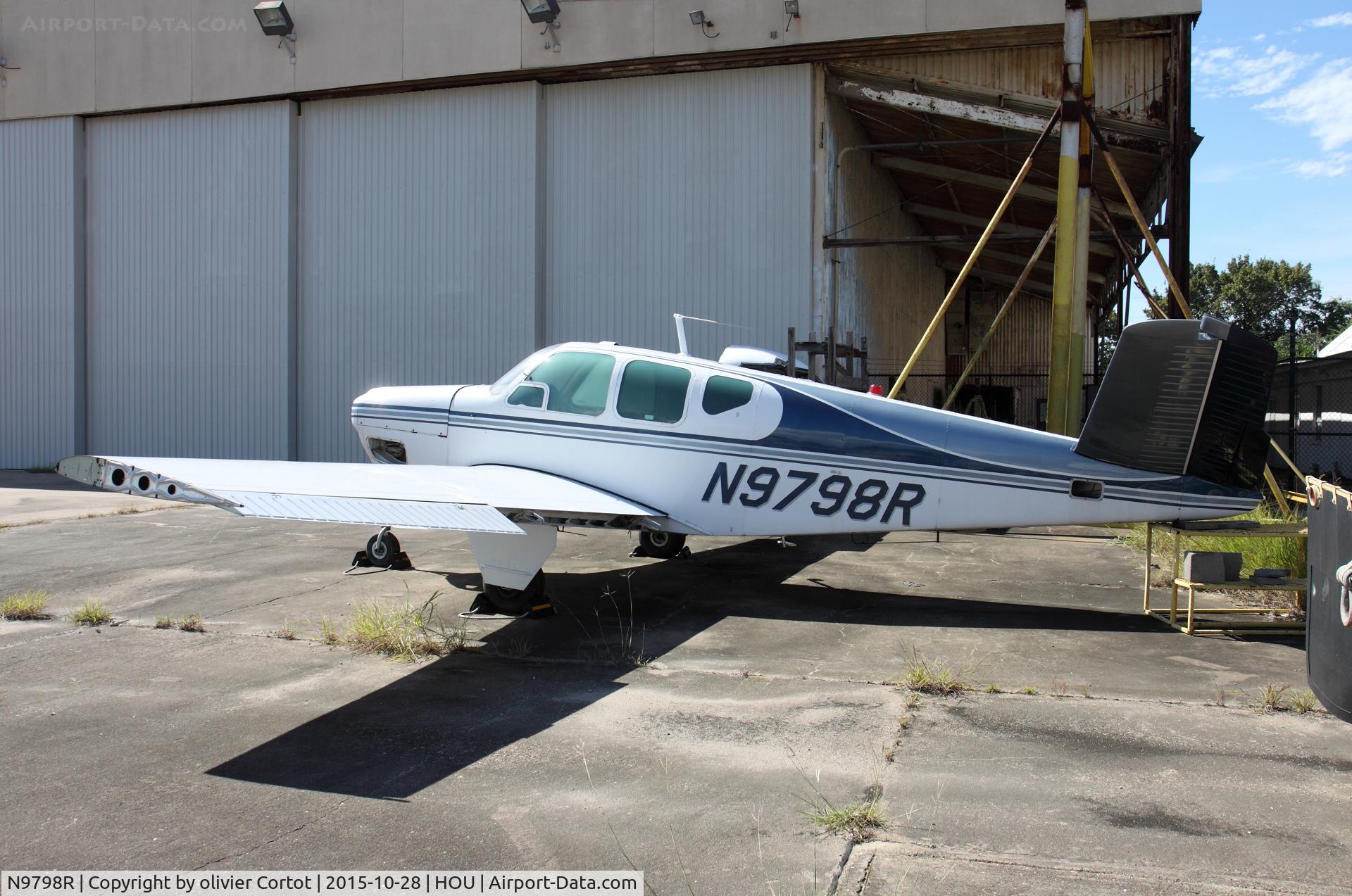 N9798R, 1960 Beech M35 Bonanza C/N D-6330, missing something ?