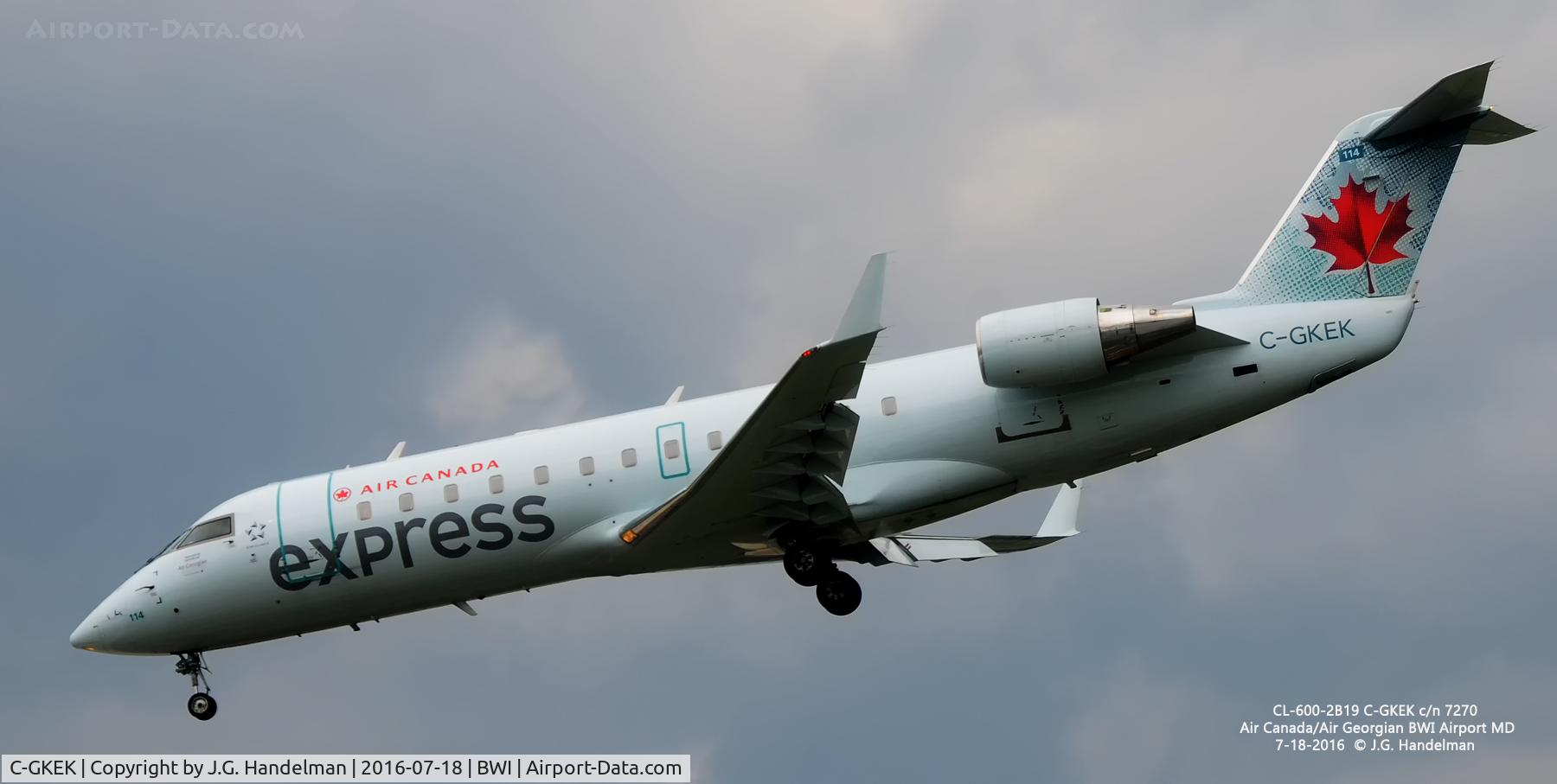 C-GKEK, 1998 Canadair CRJ-200ER (CL-600-2B19) C/N 7270, On final to 33L.