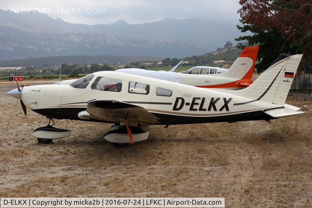 D-ELKX, Piper PA-28-181 Archer III C/N 28-43605, Parked