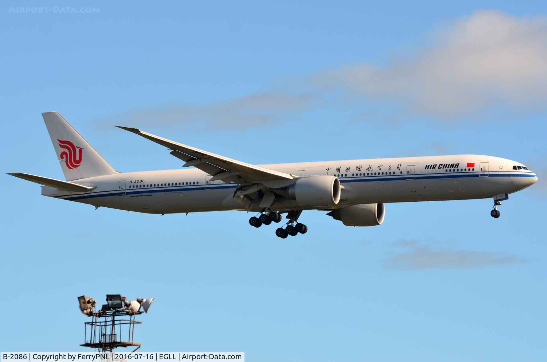 B-2086, 2011 Boeing 777-39L/ER C/N 38667, Air China B773 on finals.