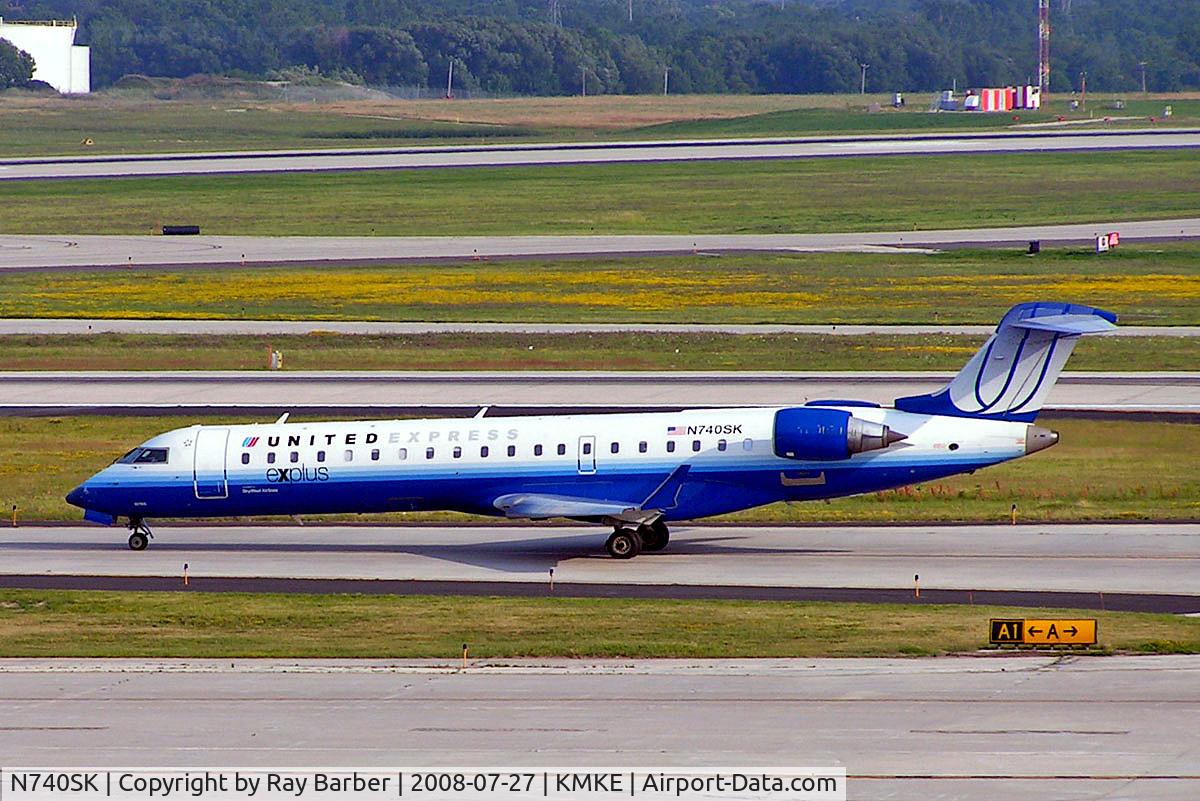 N740SK, 2005 Bombardier CRJ-701 (CL-600-2C10) Regional Jet C/N 10196, Canadair CRJ-700 [10196] (United Express) Milwaukee~N 27/07/2008