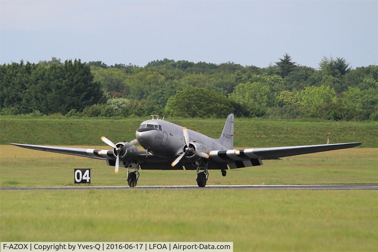F-AZOX, 1945 Douglas DC-3C-S1C3G (C-47B-35-DK) C/N 16604, Douglas DC-3C-S1C3G, Landing rwy 24, Avord Air Base 702 (LFOA) Open day 2016