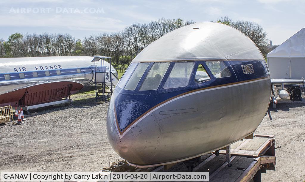G-ANAV, 1952 De Havilland DH.106 Comet 1A C/N 6013, Nose section with fuselage of F-BGNX at the de Havilland Aircraft Museum